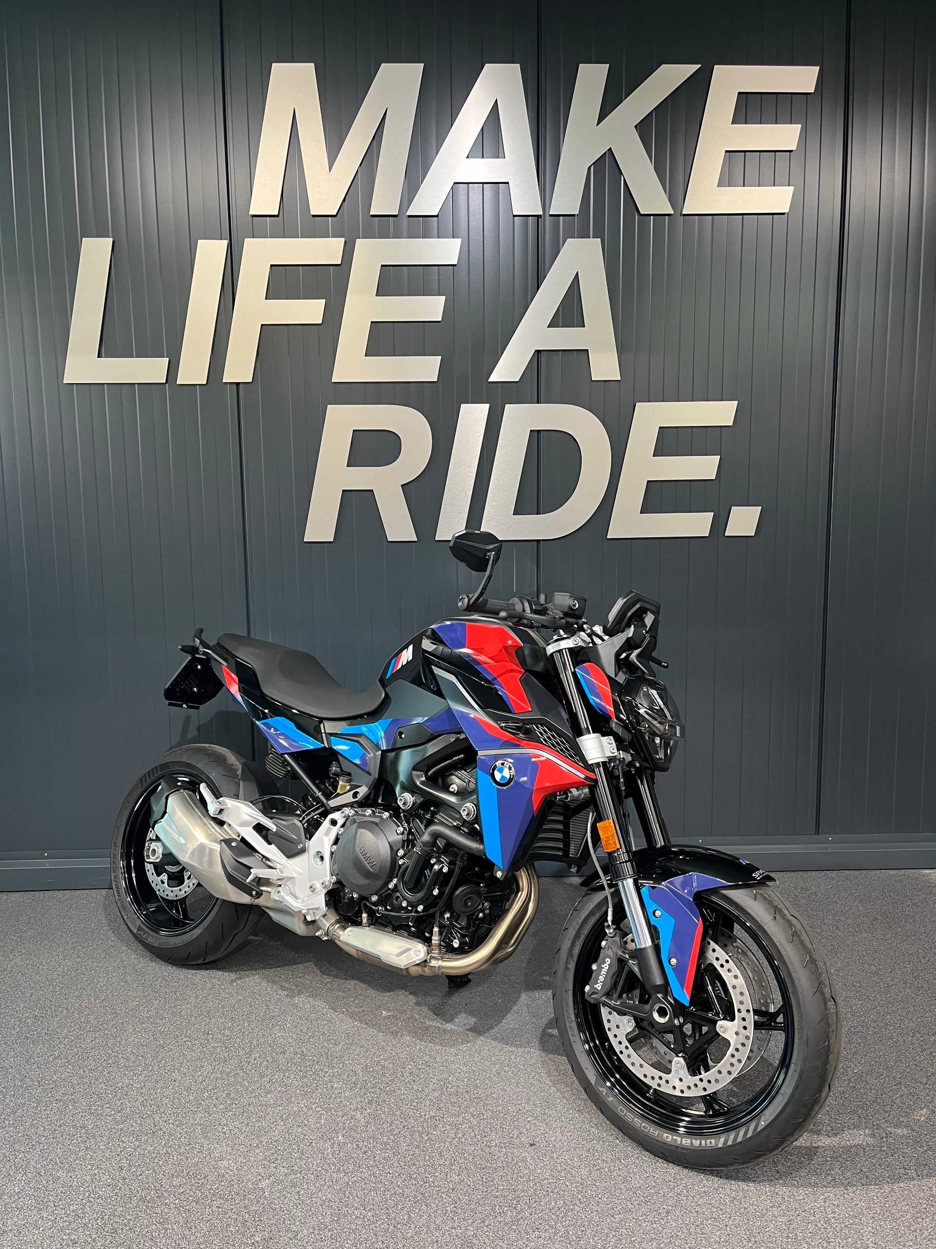 BMW F 900 R A2 (70kW) - Youngster-Edition-image-1