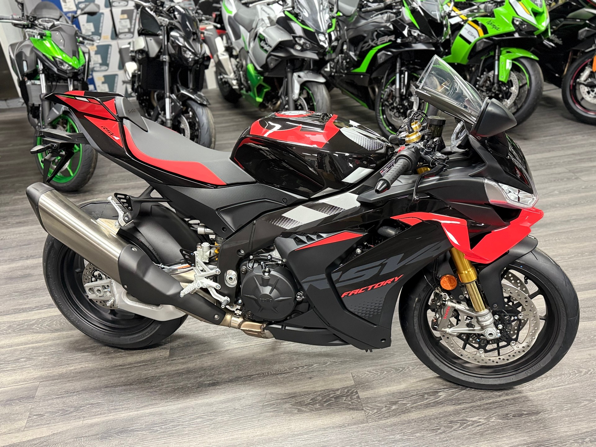 APRILIA RSV4 1100 Factory E5+ 2025 Dark Kracken-image-4