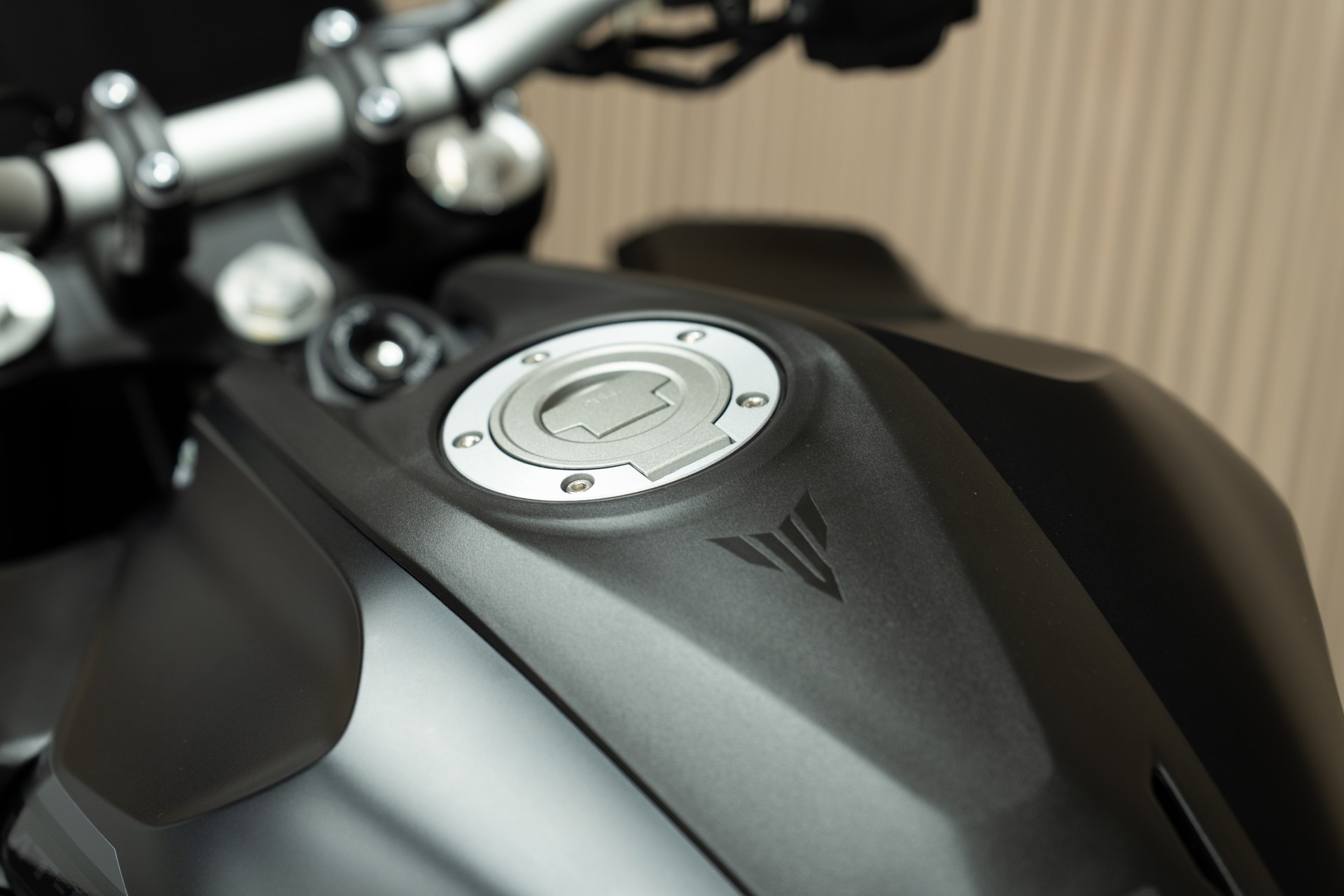 YAMAHA MT-07 mit Kurzheck und Lenkerendspiegeln-image-3