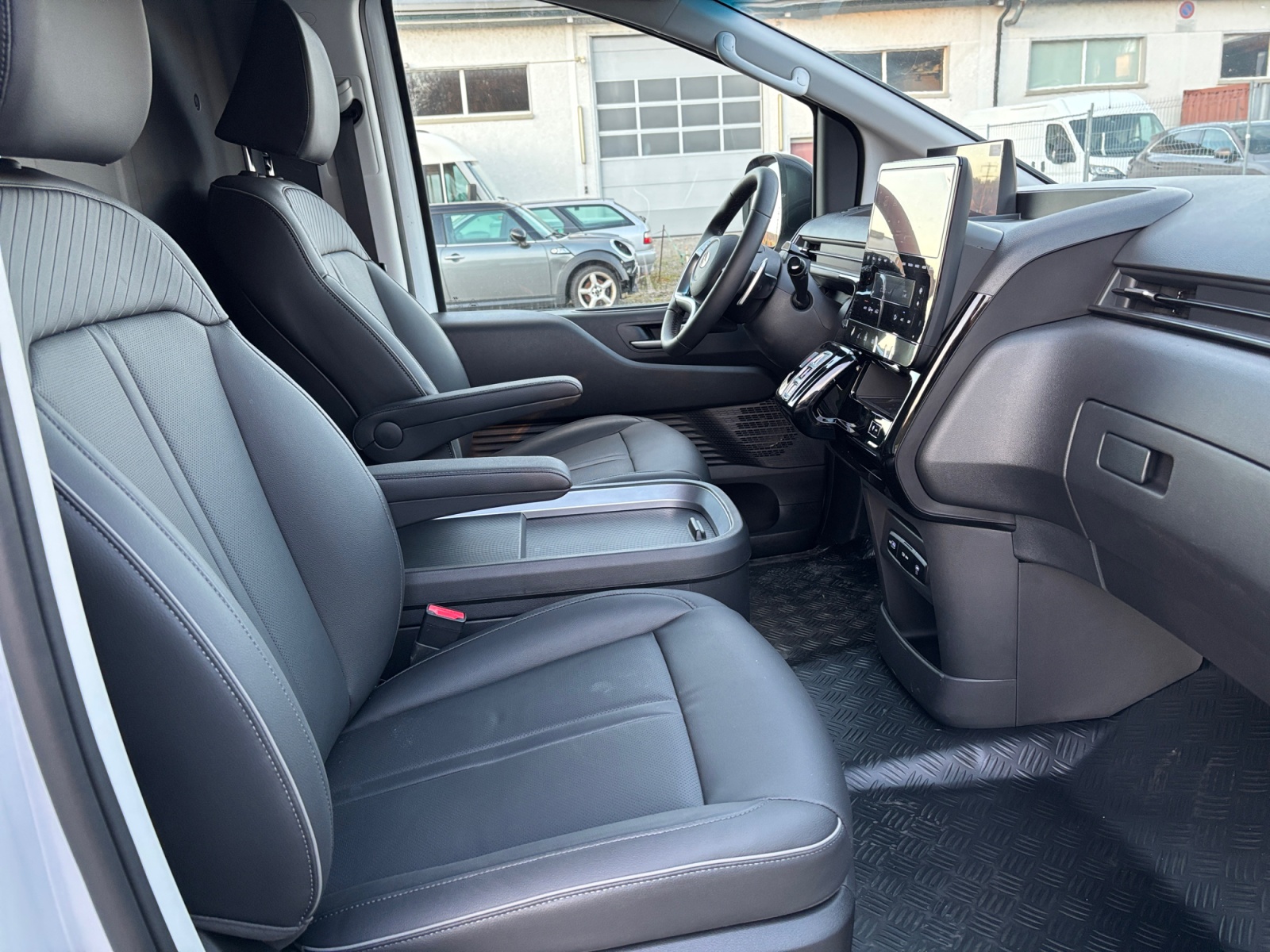 IVECO NEW E MOOVY mit FABA ALU-Ladebrücke 2800-image-8