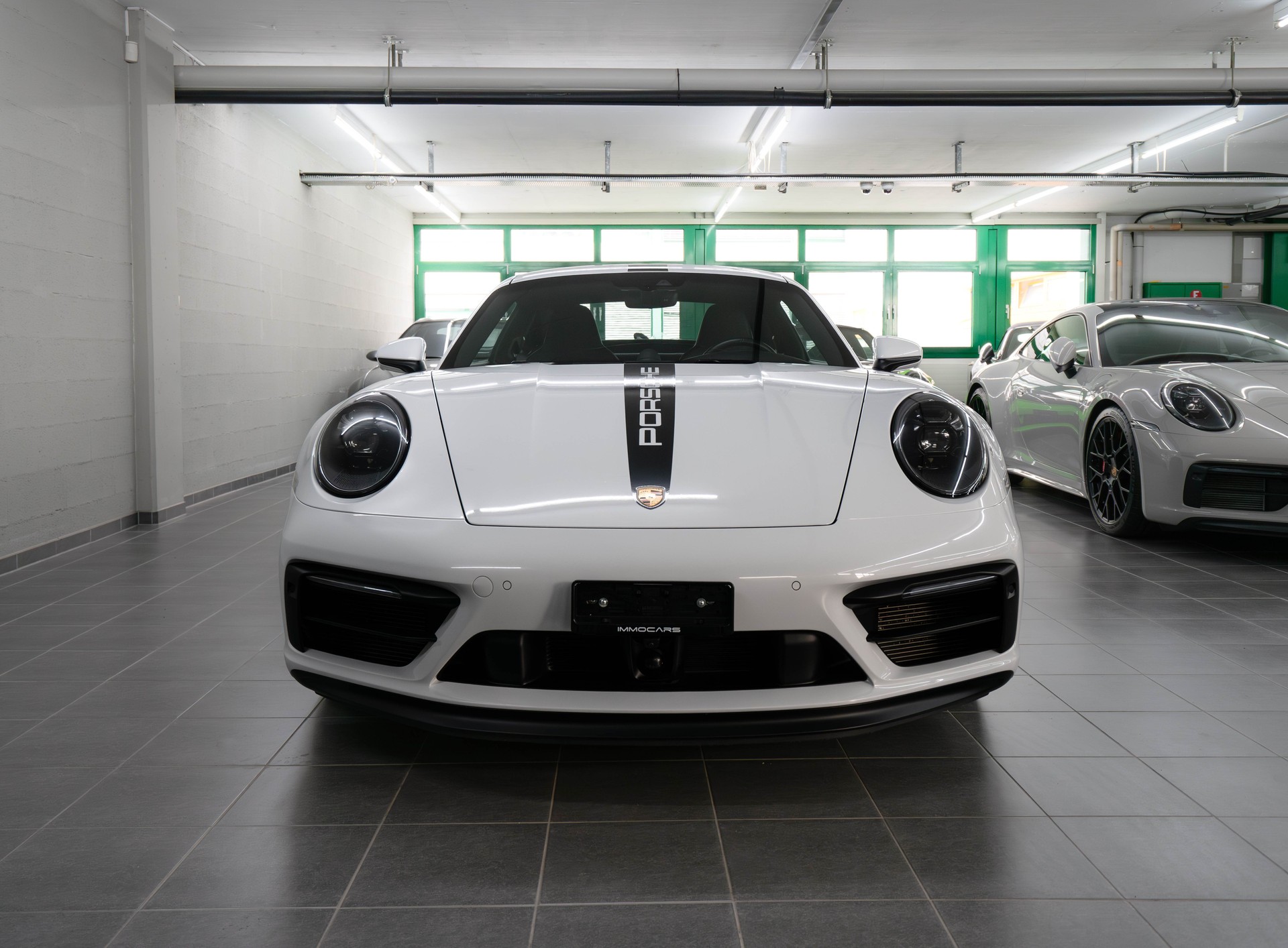 PORSCHE 911 Carrera 4 GTS PDK-showroom-element-1