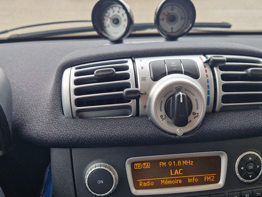 SMART fortwo coupé pure mhd-image-10