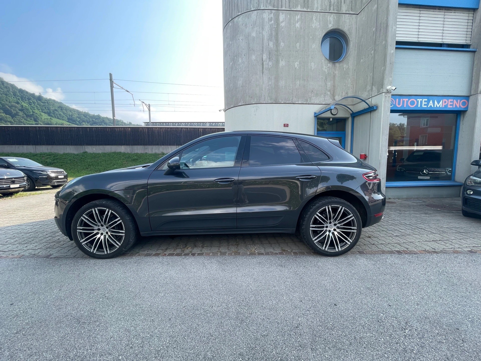 PORSCHE Macan PDK-image-3