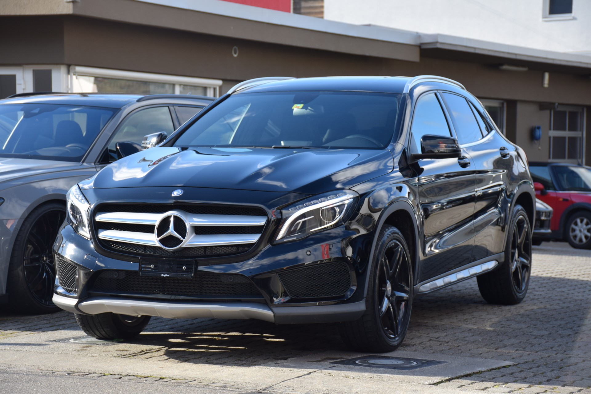 MERCEDES-BENZ GLA 200 AMG Line 7G-DCT-image-1