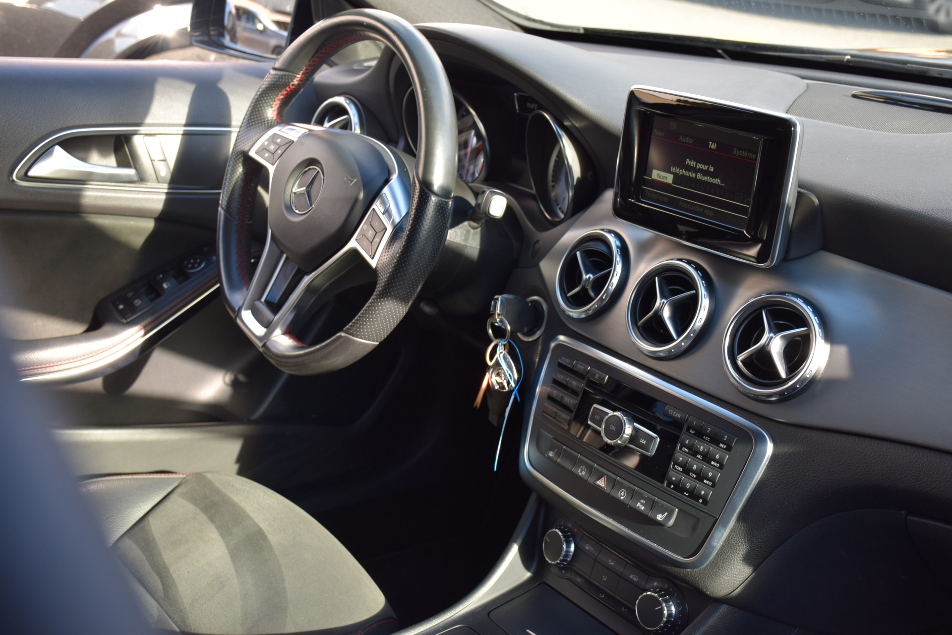 MERCEDES-BENZ GLA 200 AMG Line 7G-DCT-image-13