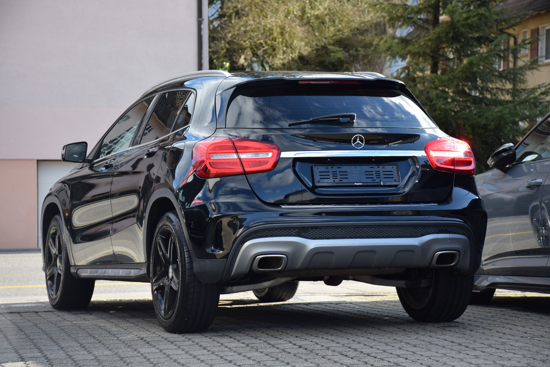 MERCEDES-BENZ GLA 200 AMG Line 7G-DCT-image-8
