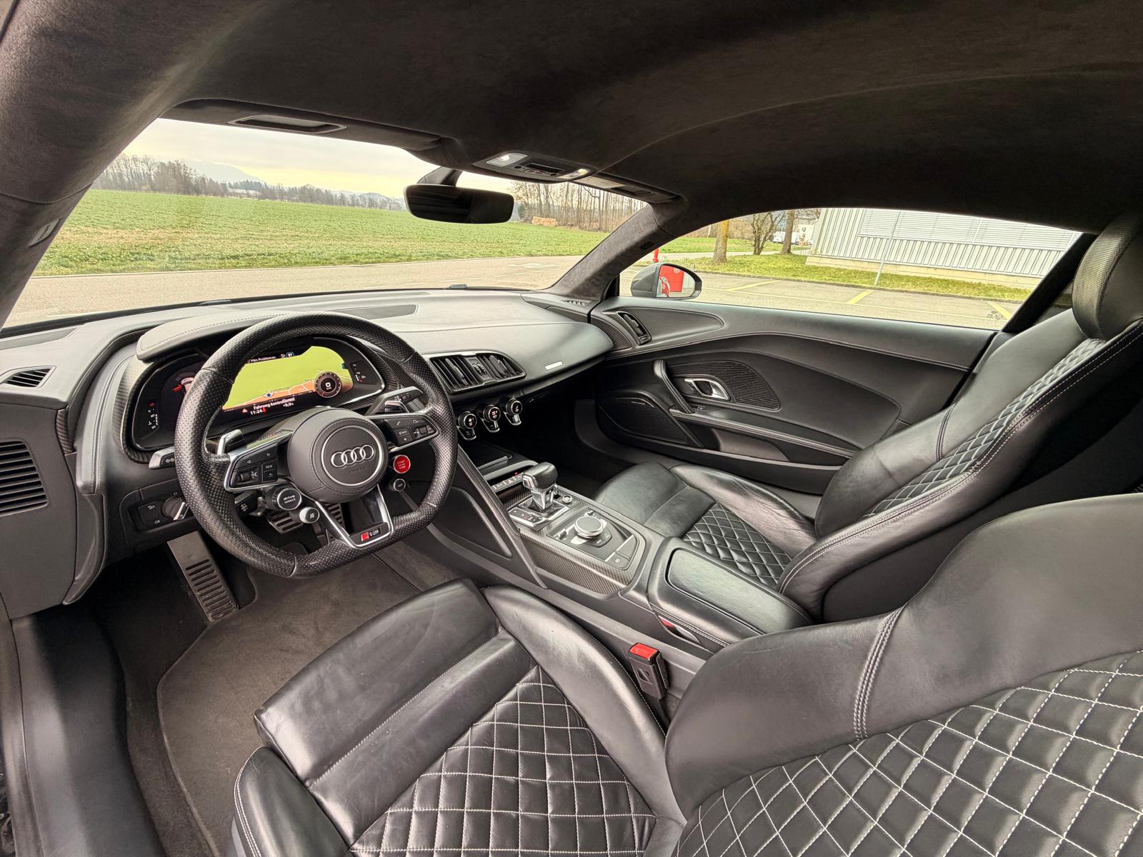 AUDI R8 Coupé 5.2 plus S-Tronic **Voll Carbon**-image-8
