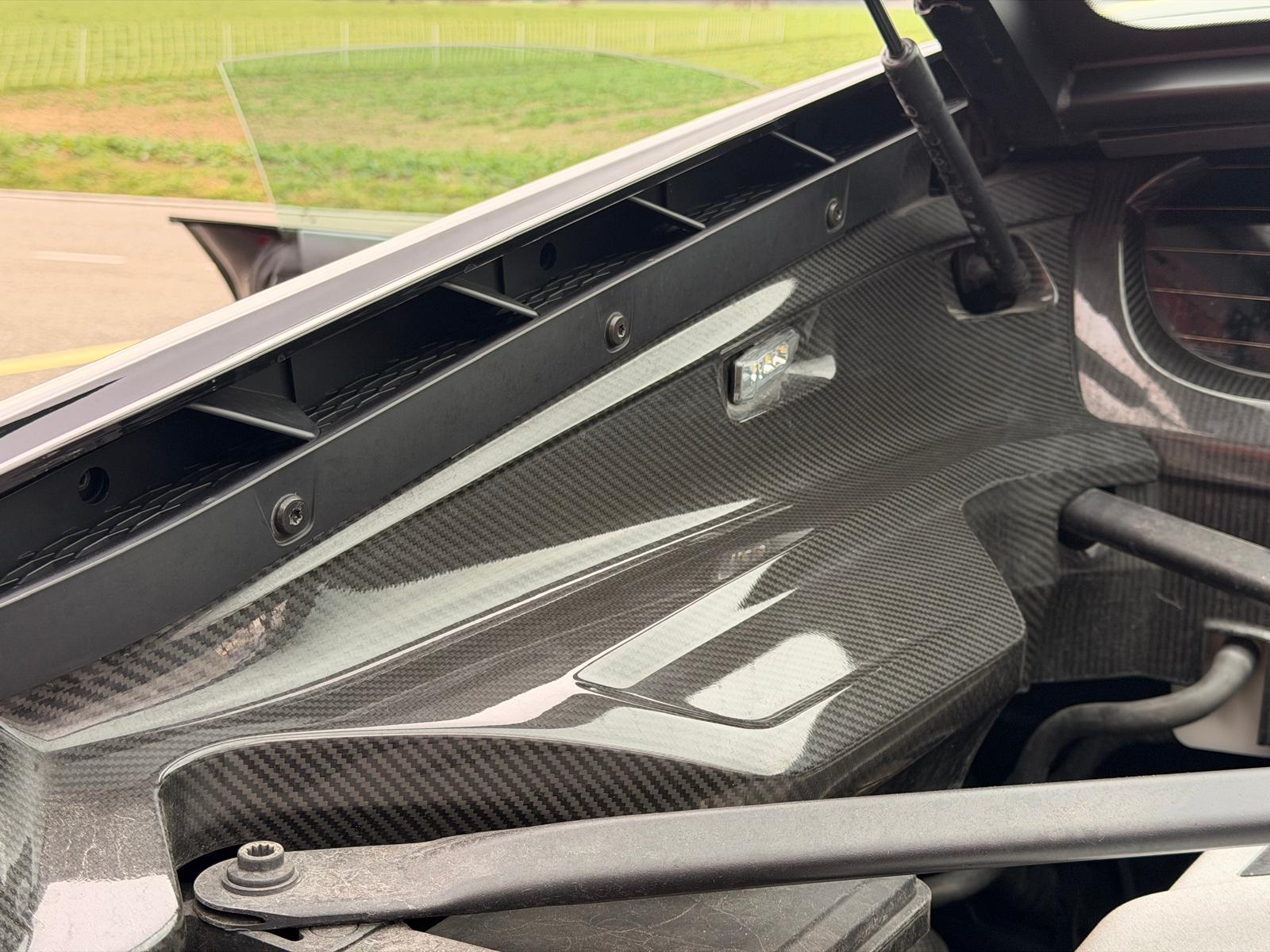 AUDI R8 Coupé 5.2 plus S-Tronic **Voll Carbon**-image-18