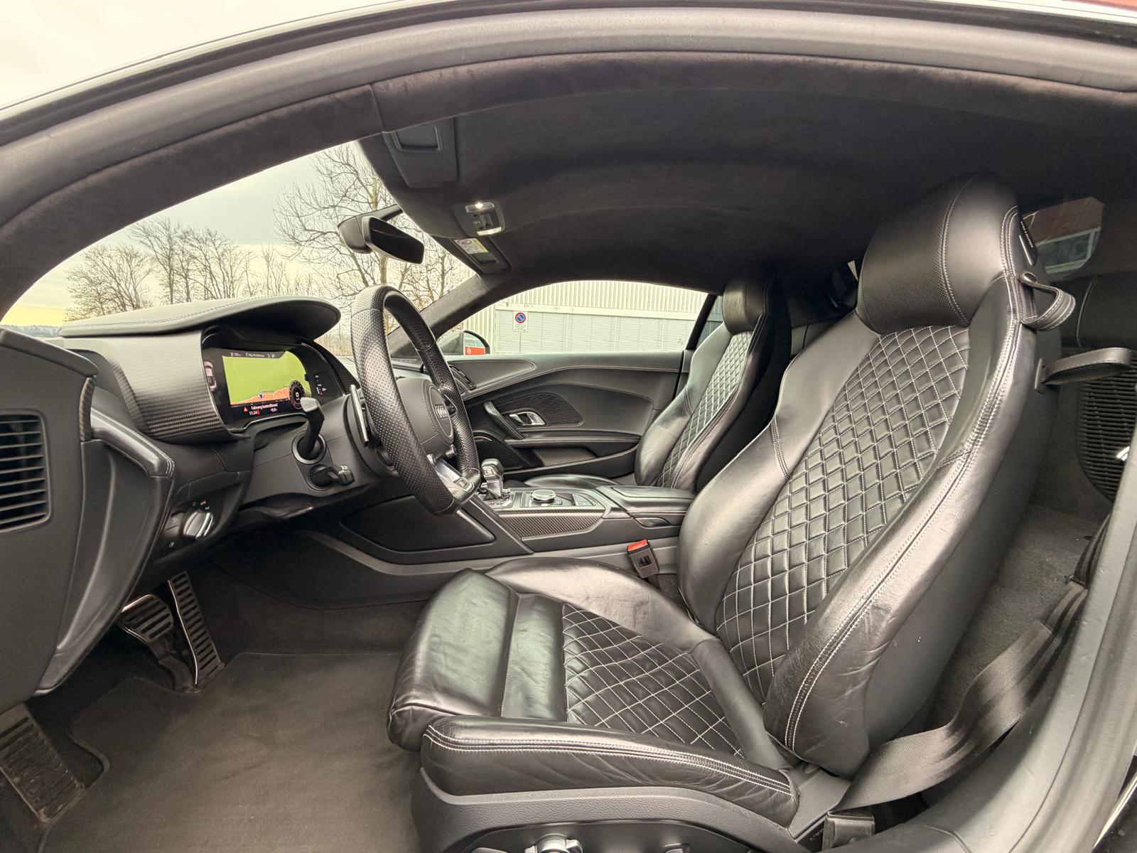 AUDI R8 Coupé 5.2 plus S-Tronic **Voll Carbon**-image-9