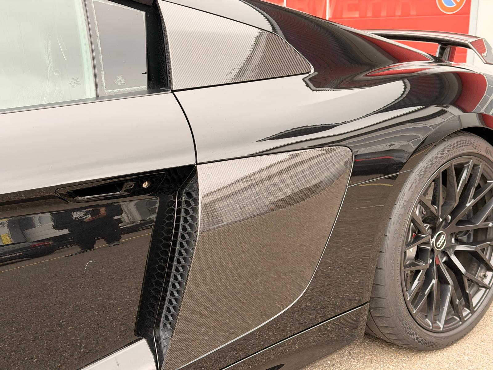 AUDI R8 Coupé 5.2 plus S-Tronic **Voll Carbon**-image-15