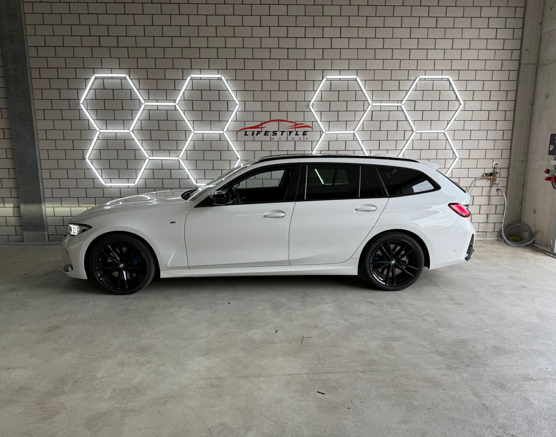 BMW M340d xDrive 48V Touring Steptronic Facelift II Modell-image-1