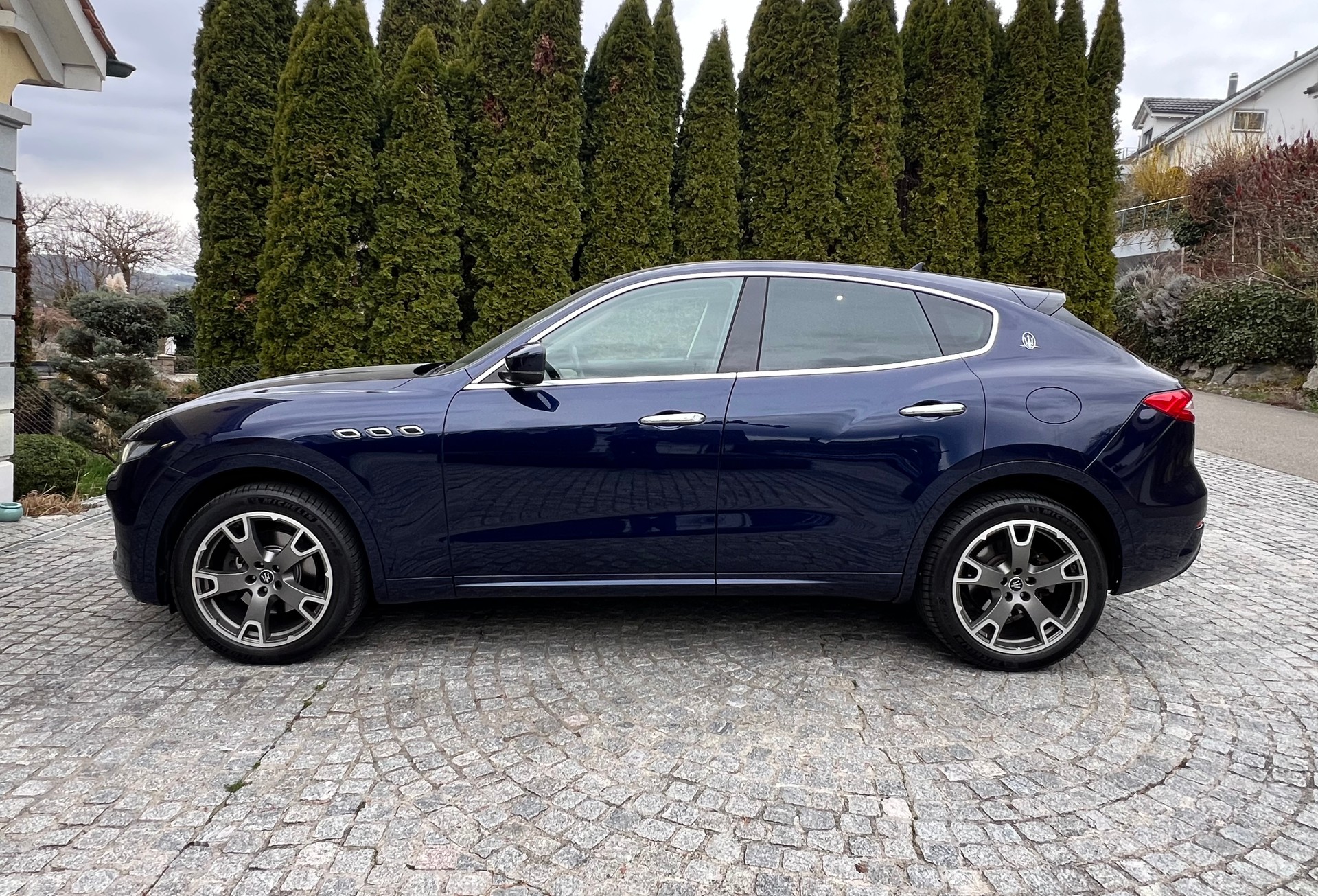 MASERATI Levante D 3.0 V6 Essence Automatica-showroom-element-1