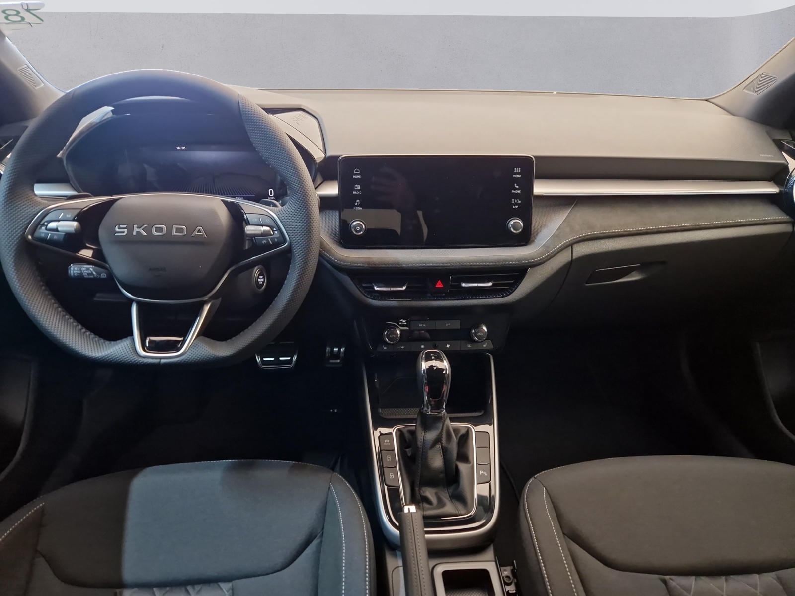 SKODA Fabia 1.0 TSI Dynamic DSG-image-9
