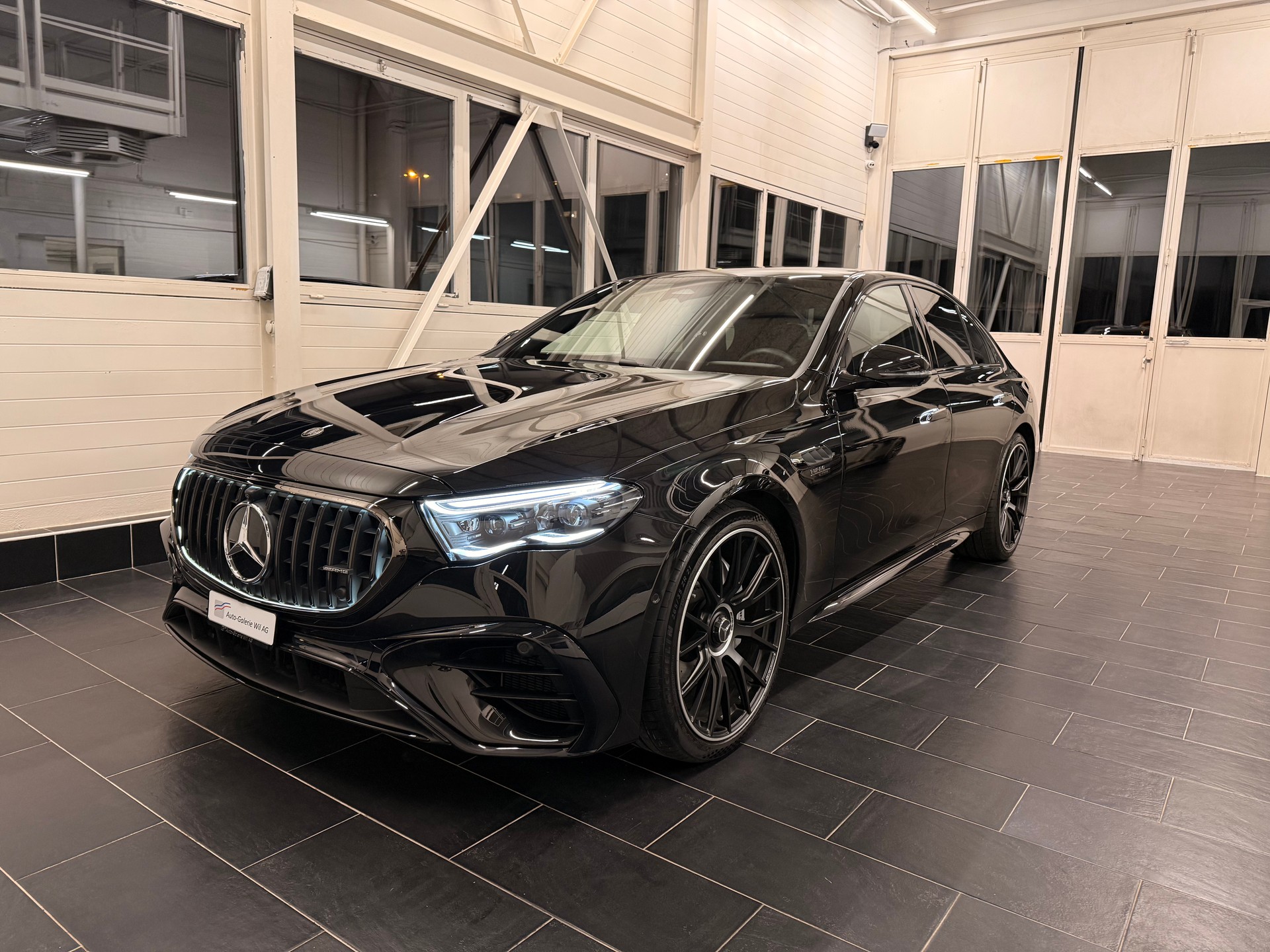 MERCEDES-BENZ E 53 Hybrid AMG 4matic+-showroom-element-1