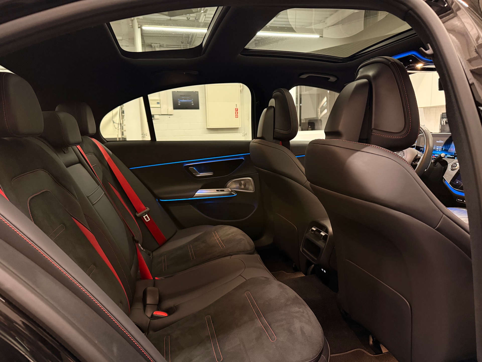 MERCEDES-BENZ E 53 Hybrid AMG 4matic+-image-13