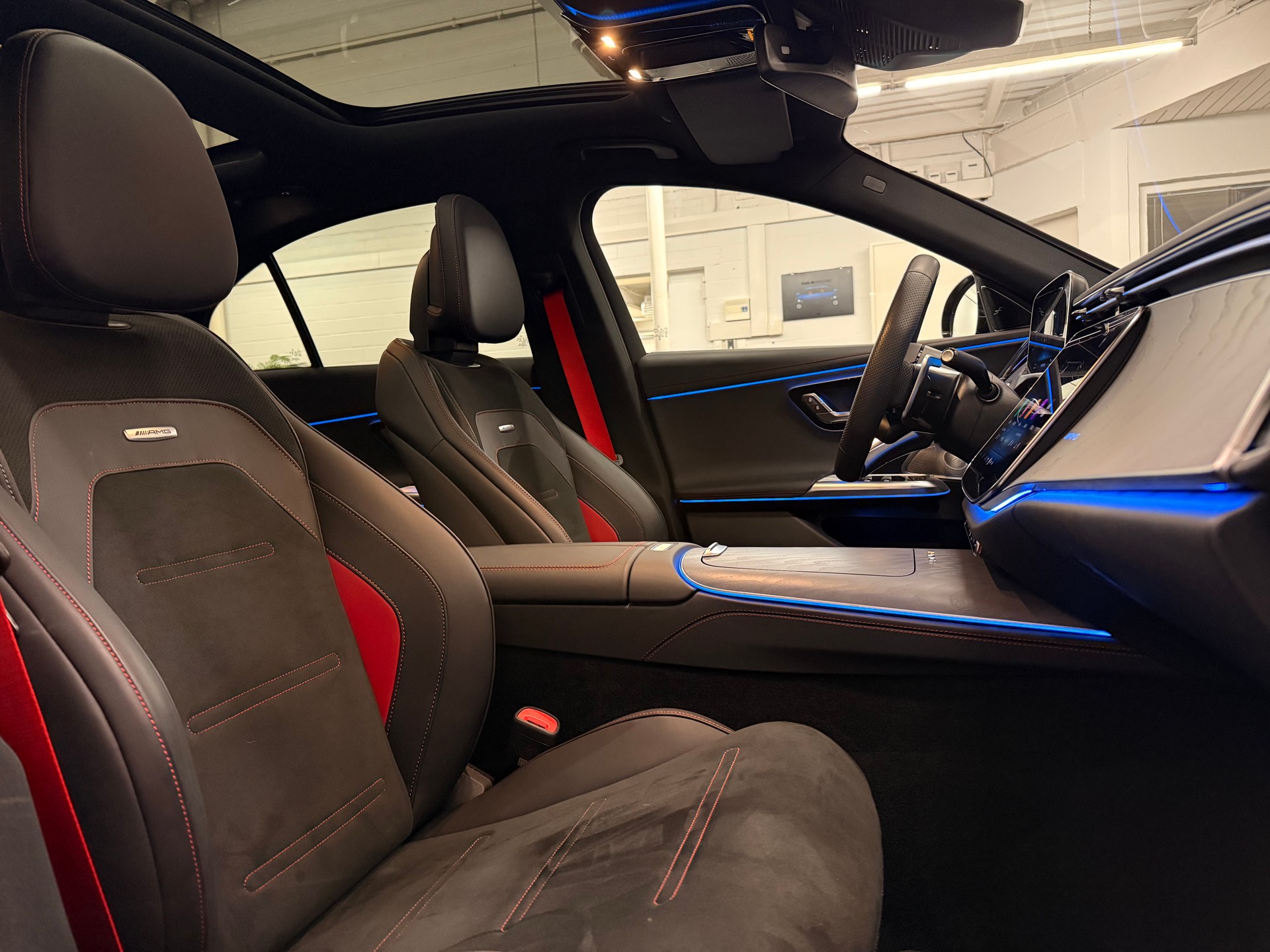 MERCEDES-BENZ E 53 Hybrid AMG 4matic+-image-12