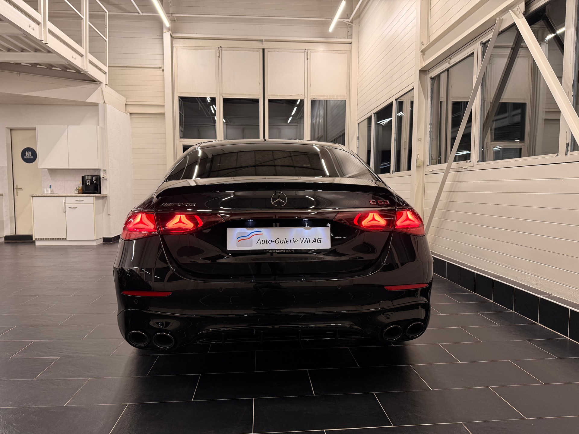 MERCEDES-BENZ E 53 Hybrid AMG 4matic+-image-7