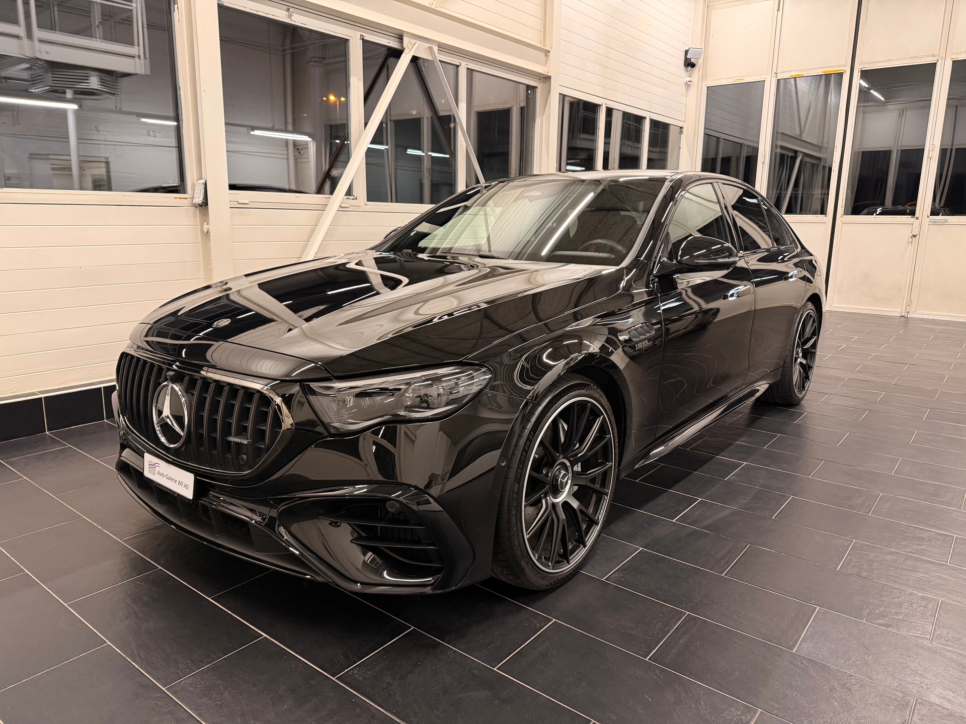 MERCEDES-BENZ E 53 Hybrid AMG 4matic+-image-4