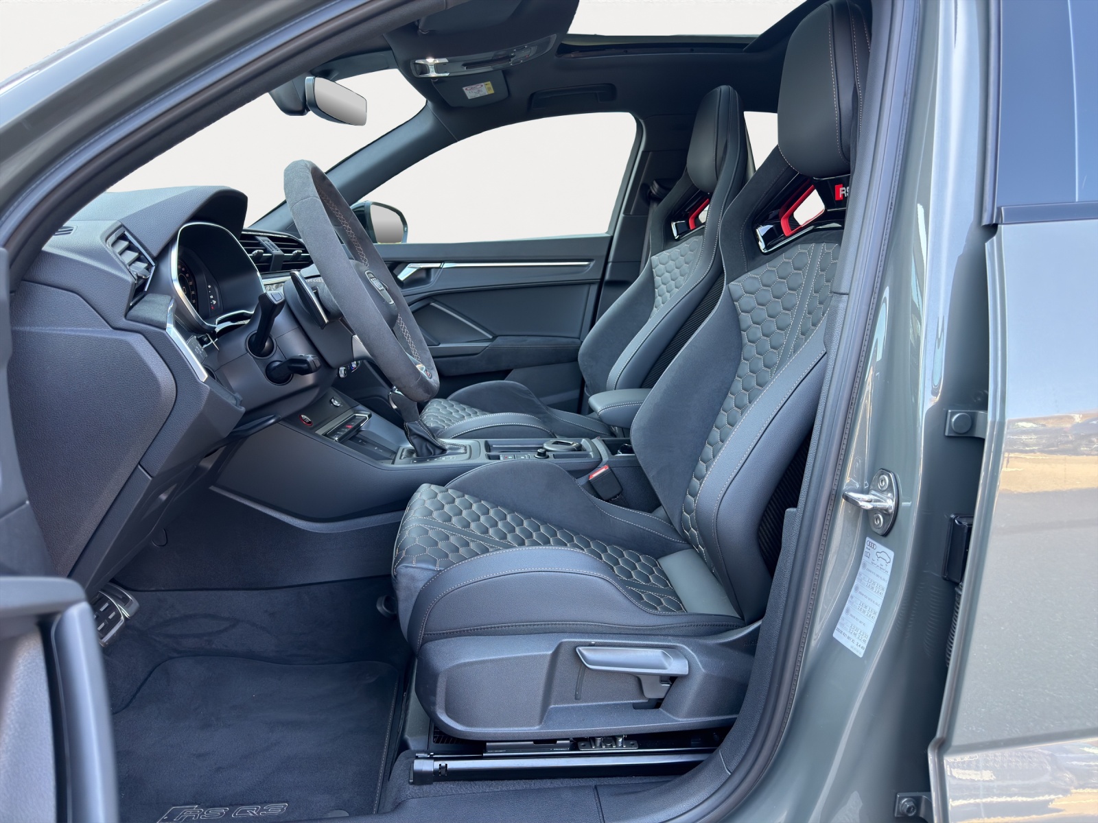 AUDI RS Q3 Sportback edition 10 years quattro S tronic-image-4