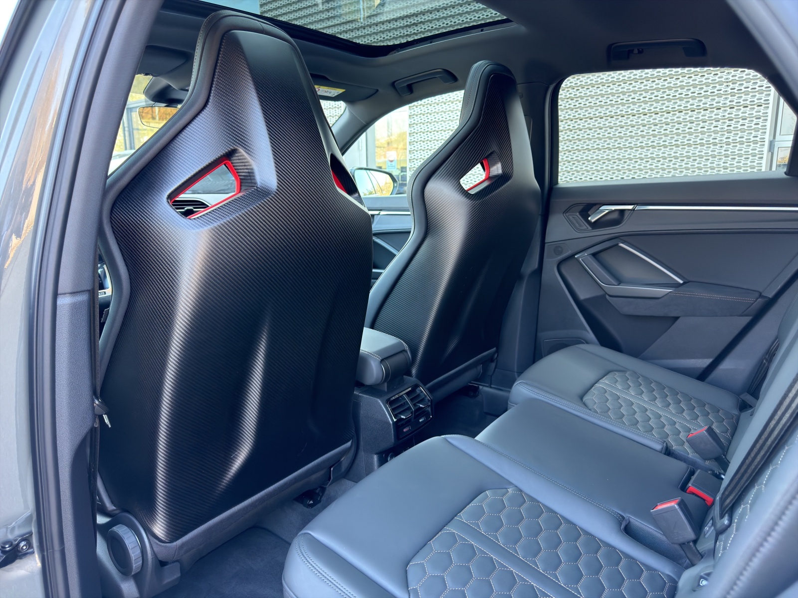 AUDI RS Q3 Sportback edition 10 years quattro S tronic-image-7