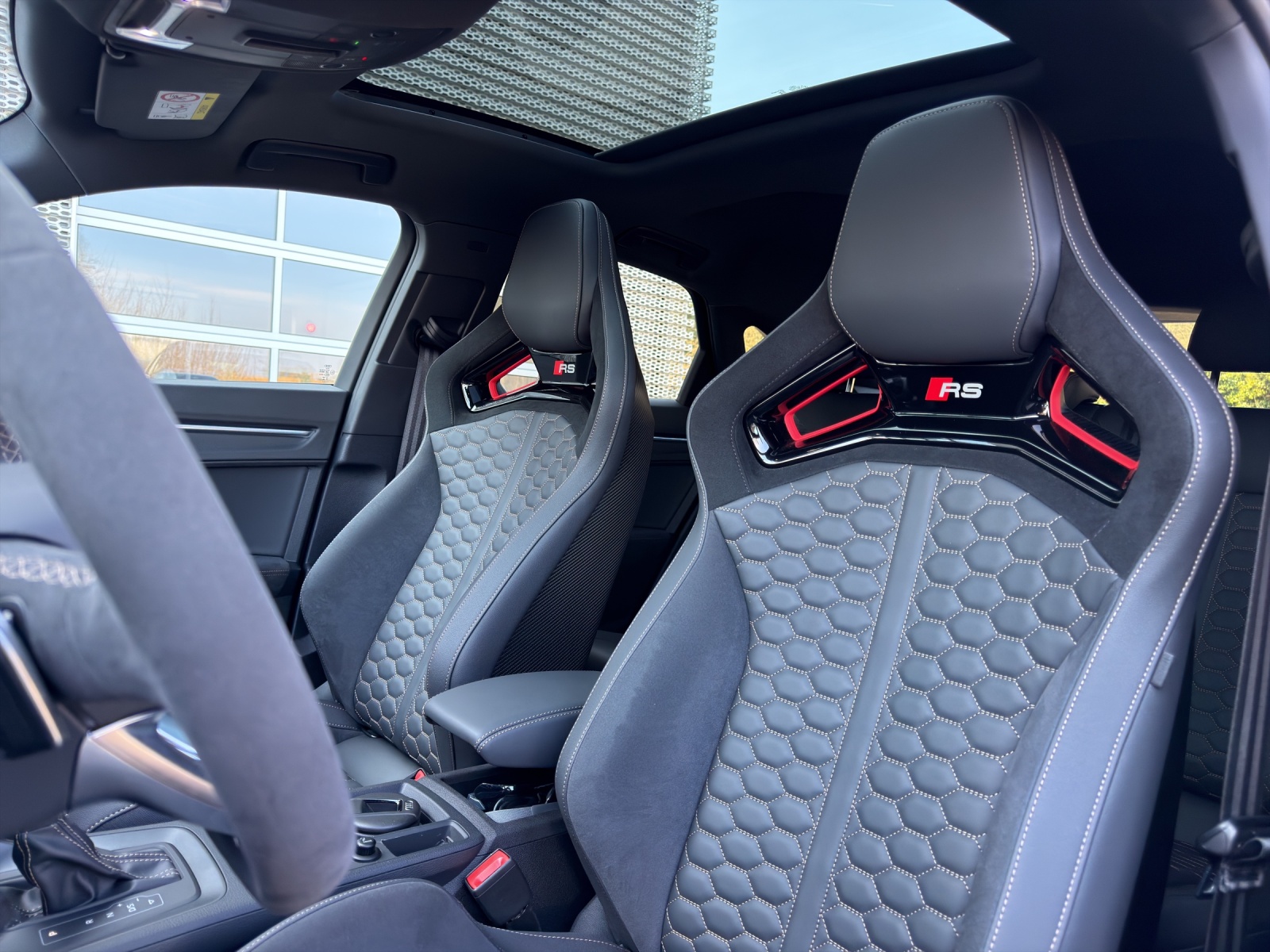 AUDI RS Q3 Sportback edition 10 years quattro S tronic-image-8