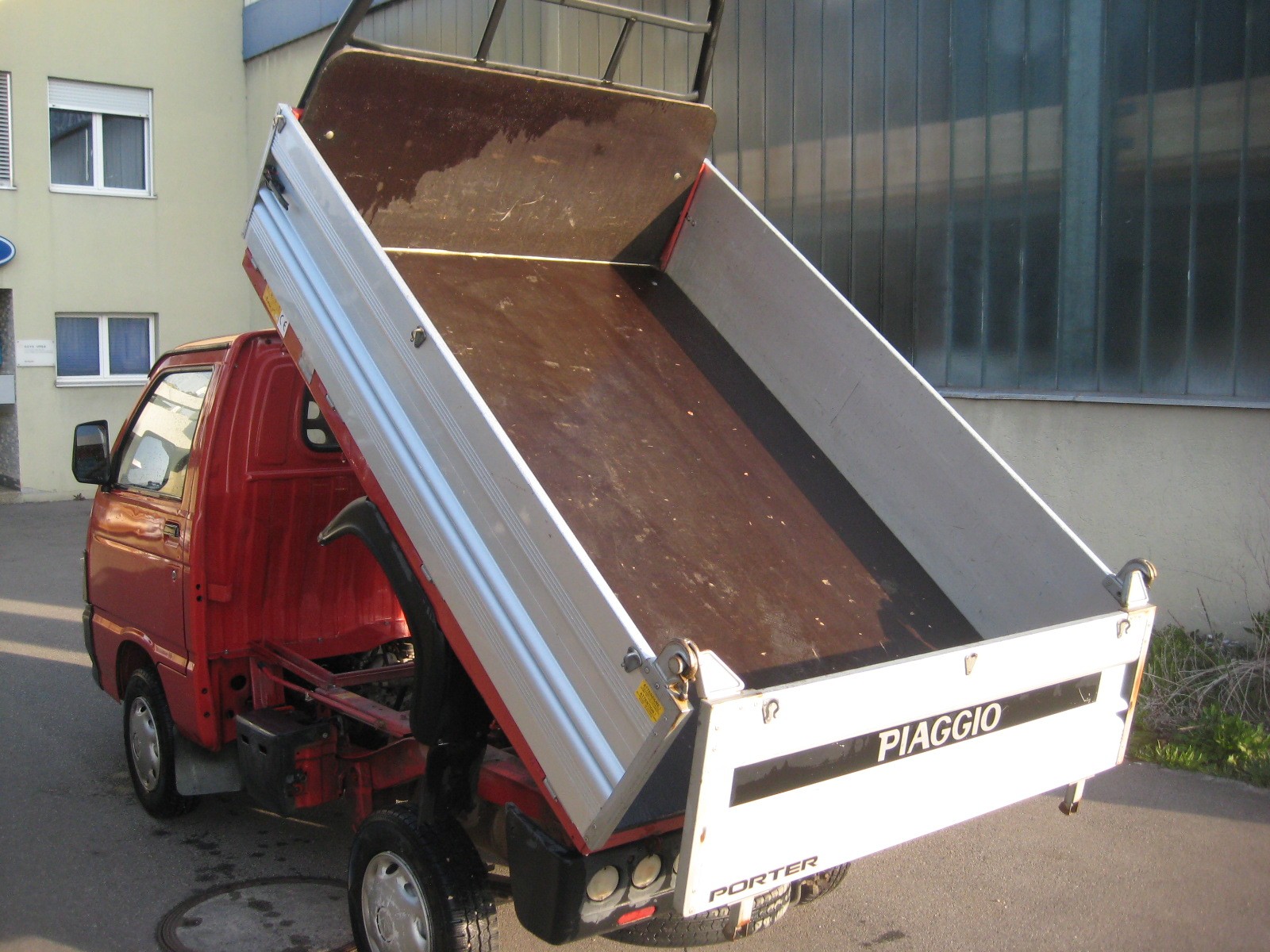 PIAGGIO 1.3-16V 4x2 Kipper-image-6