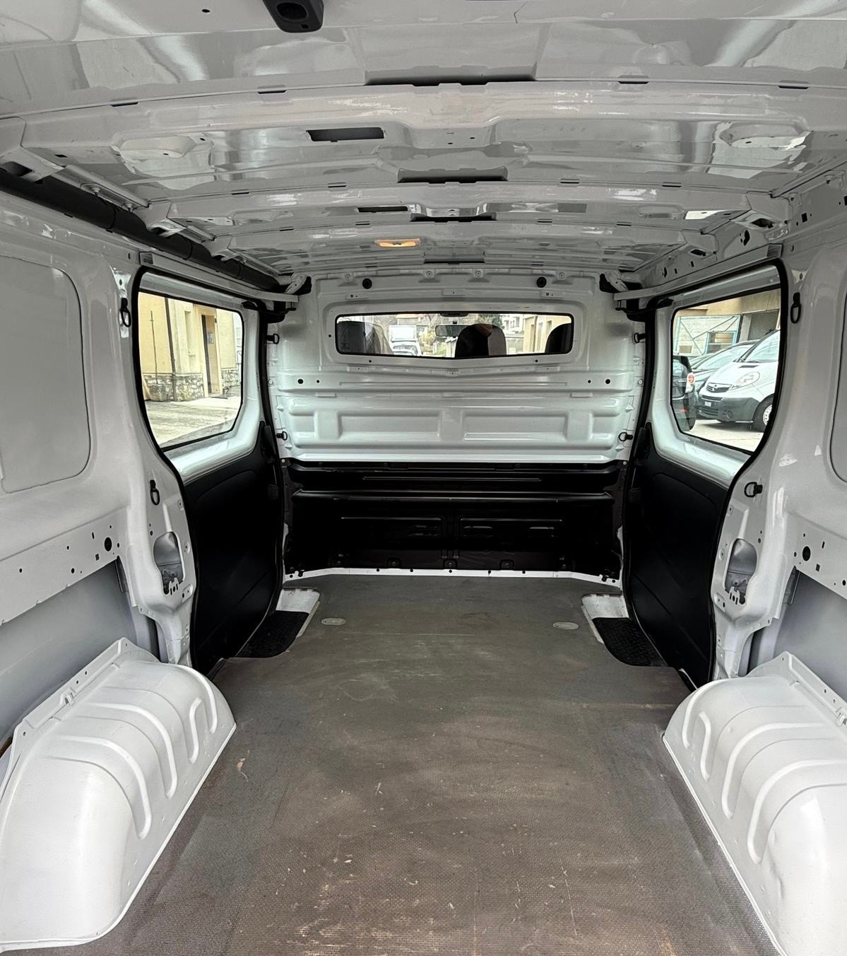 OPEL Vivaro 1.6 CDTI 2.7t L1H1-image-9