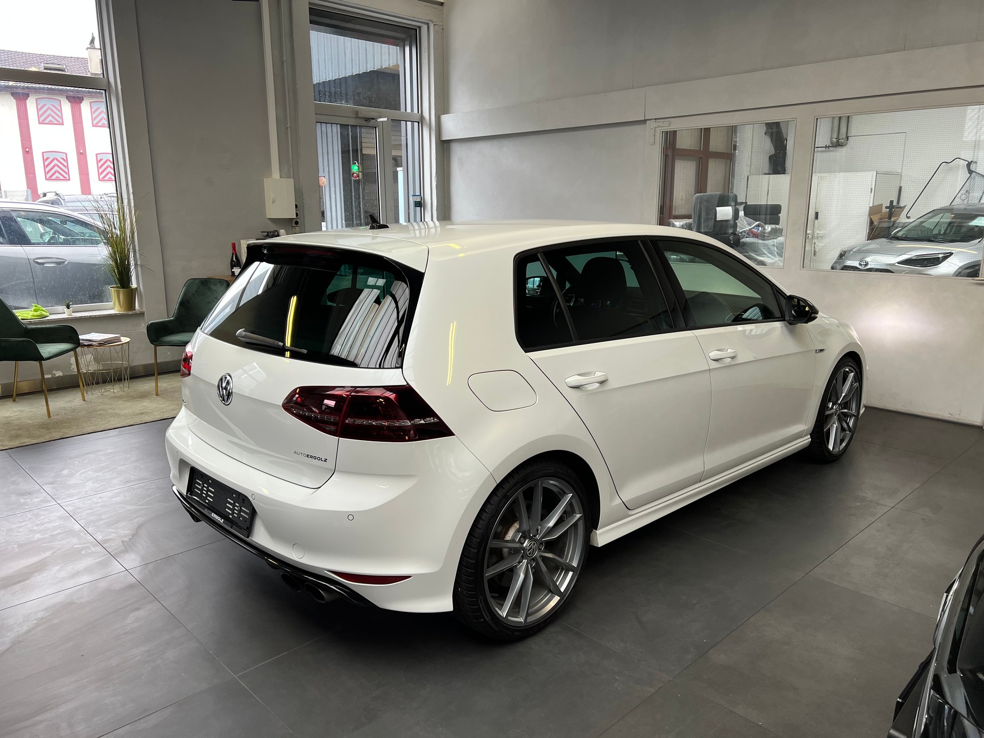 VW Golf 2.0 TSI R 4Motion DSG-image-3