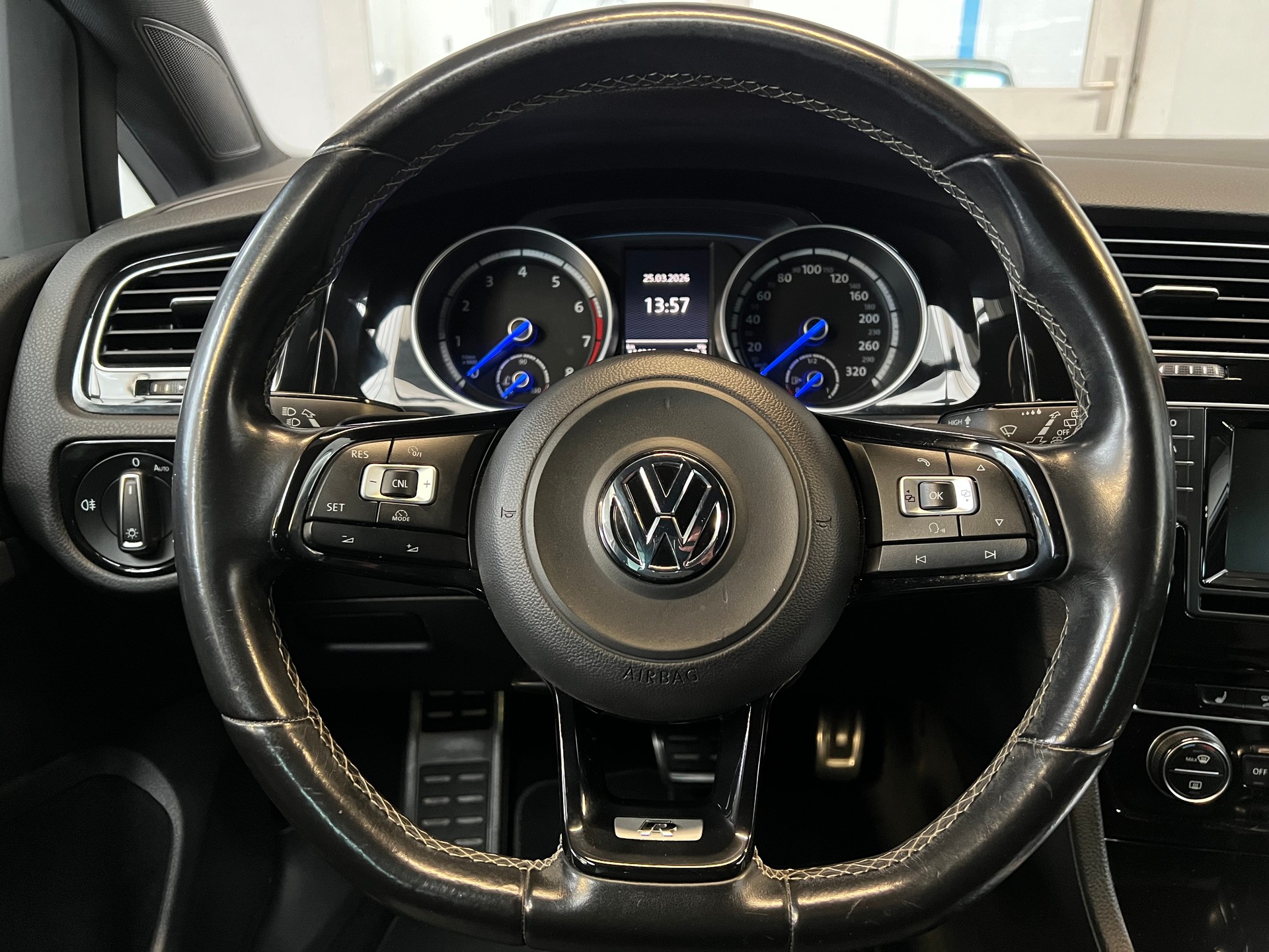 VW Golf 2.0 TSI R 4Motion DSG-image-9