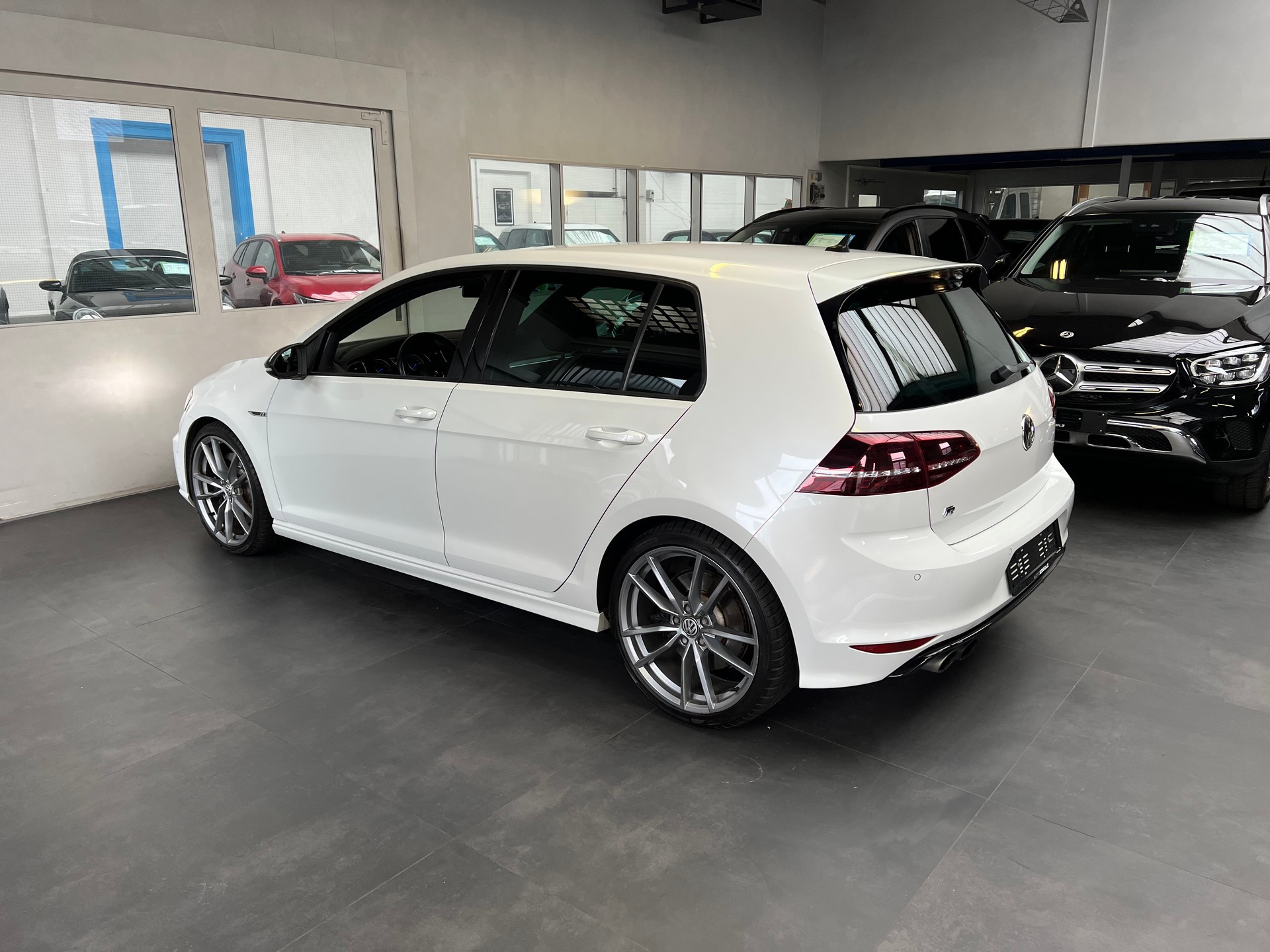 VW Golf 2.0 TSI R 4Motion DSG-image-1