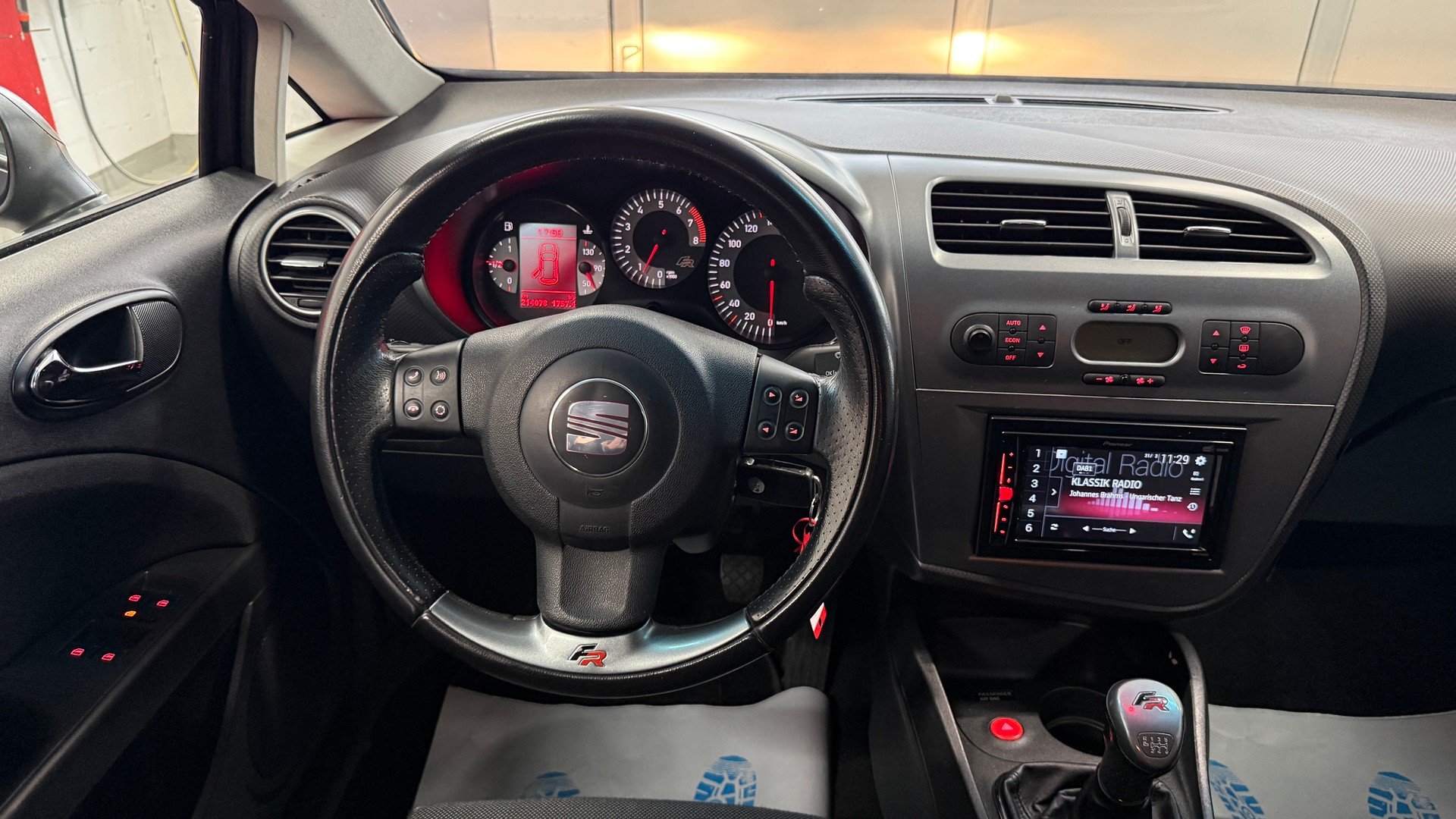 SEAT Leon 2.0 TSI FR, CH Fahrzeug, HAGELSCHADEN, Servicegepflegt, FR, Klima, 200PS, DAB, BT, USB, u.v.m-image-27