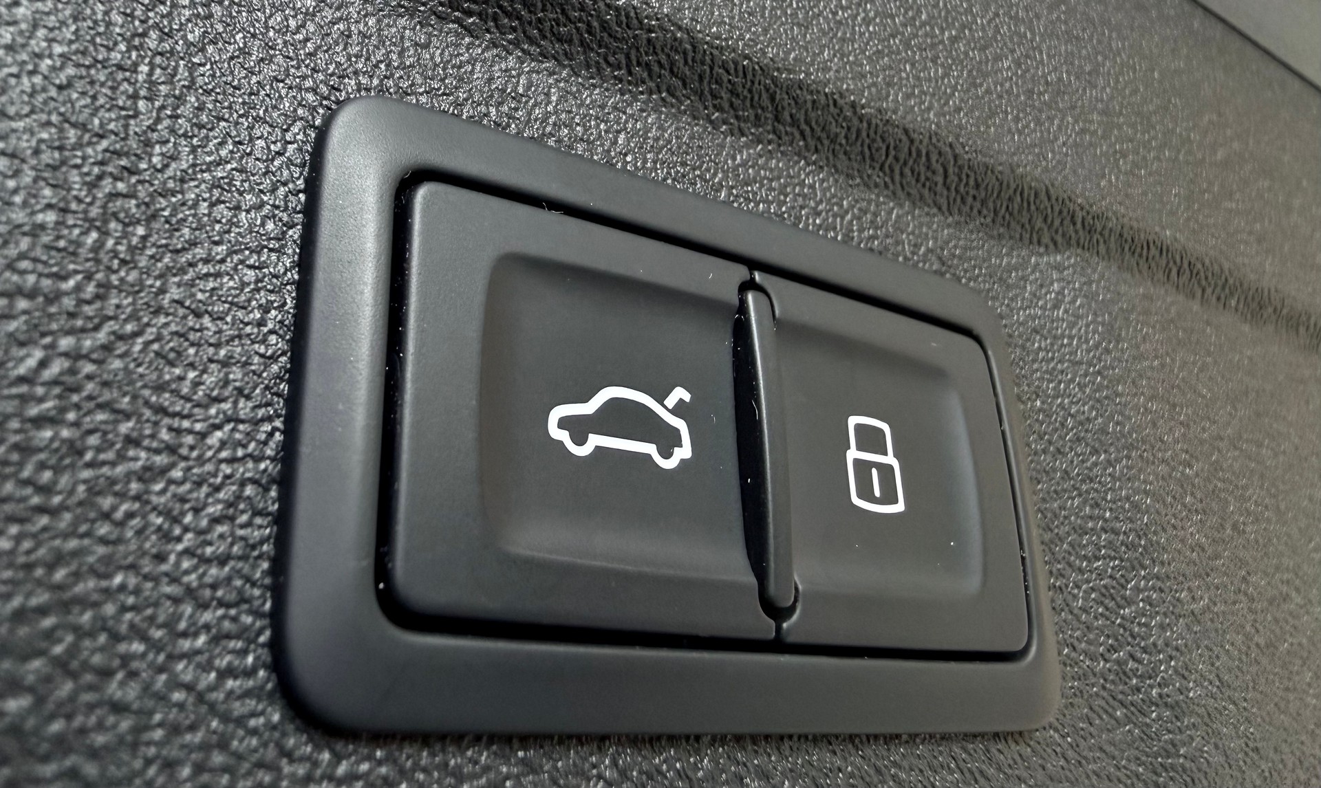 AUDI A6 Avant 40 TDI S line quattro S-tronic-image-12