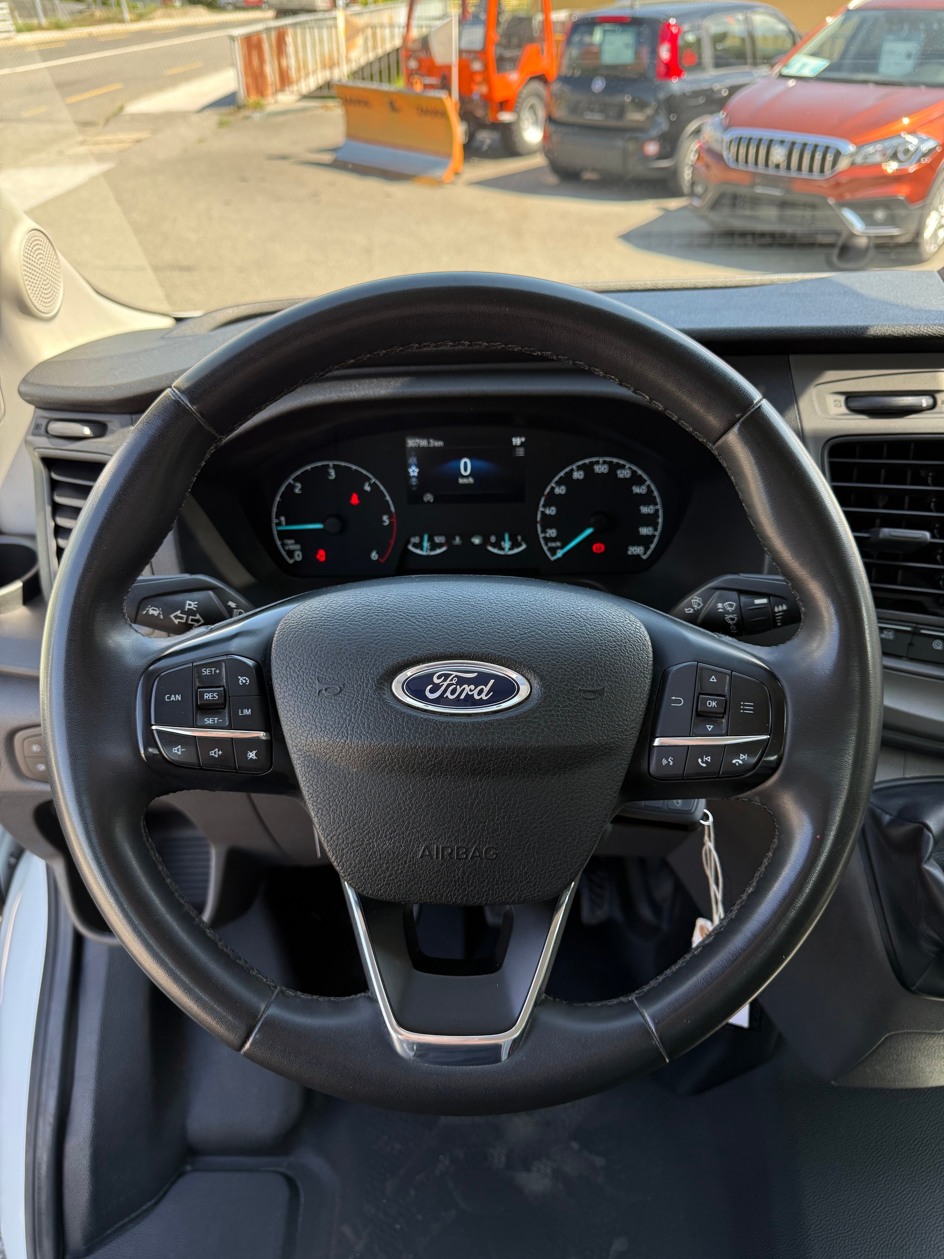 FORD Transit 350 L2 Trend 2.0 TDCi 170 FWD-image-11