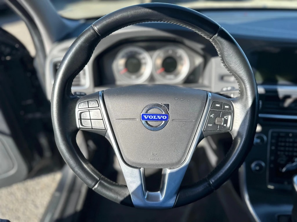 VOLVO V60 D4 Summum Geartronic-image-9