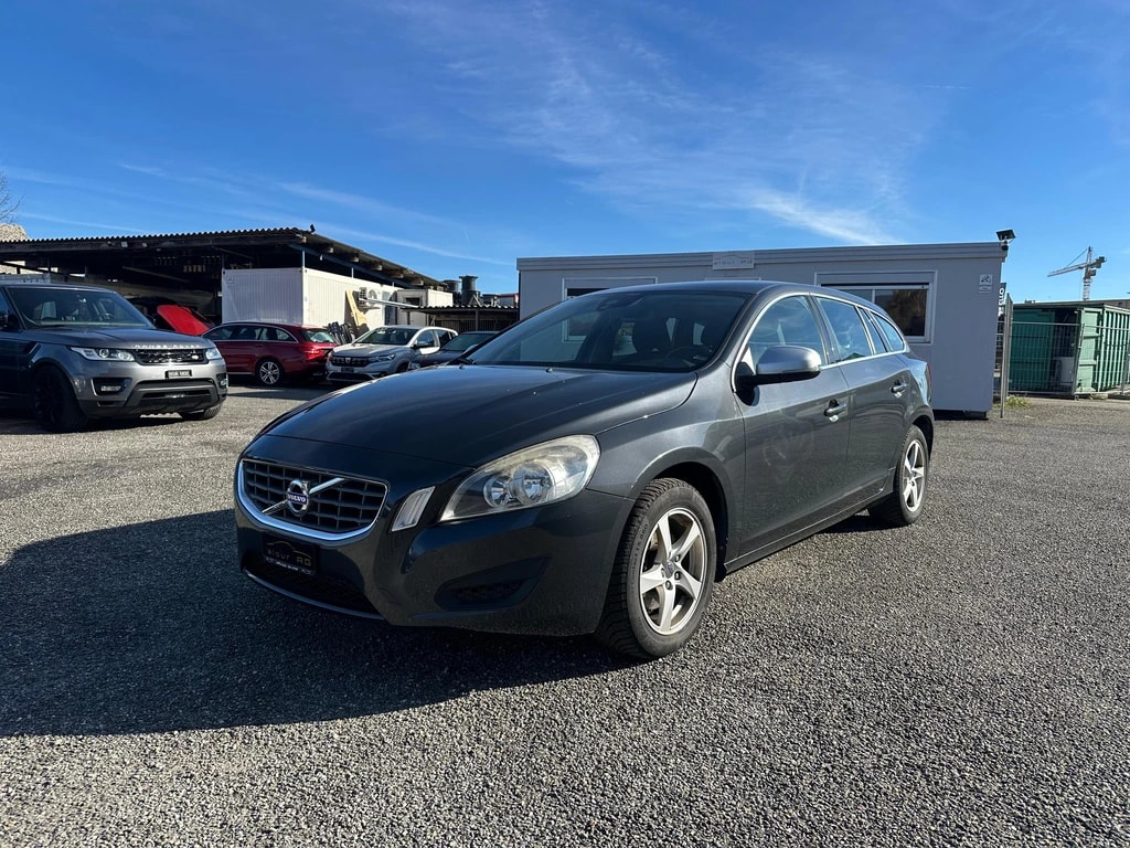VOLVO V60 D4 Summum Geartronic-image-1