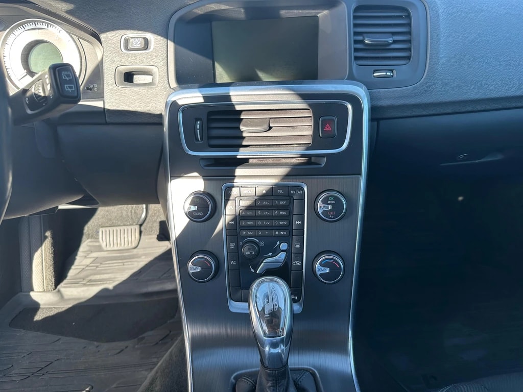 VOLVO V60 D4 Summum Geartronic-image-10