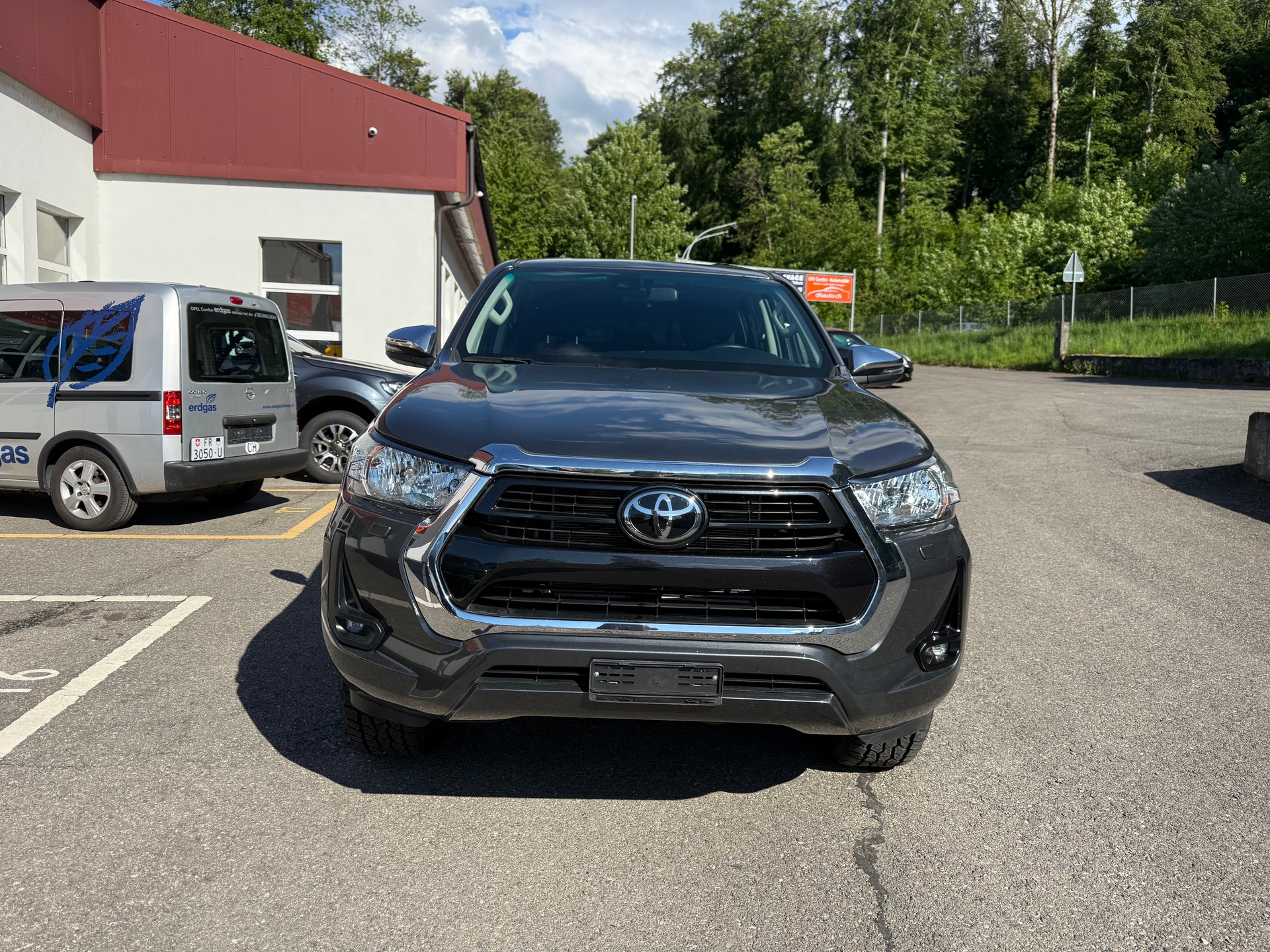 TOYOTA Hilux 2.8D-4D Style Double Cab 4x4 A-image-2