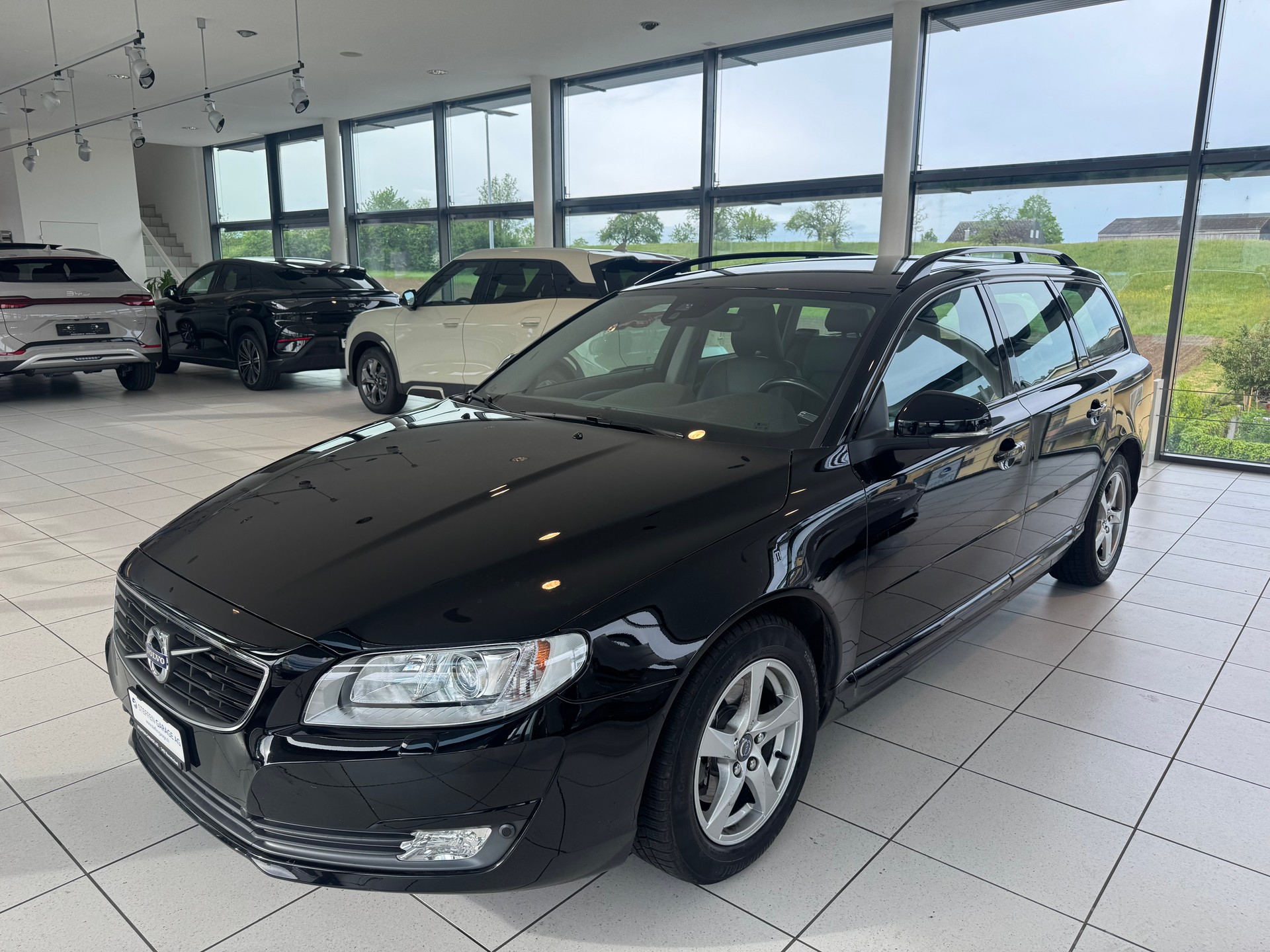 VOLVO V70 D2 Momentum ClassicEd-image-3