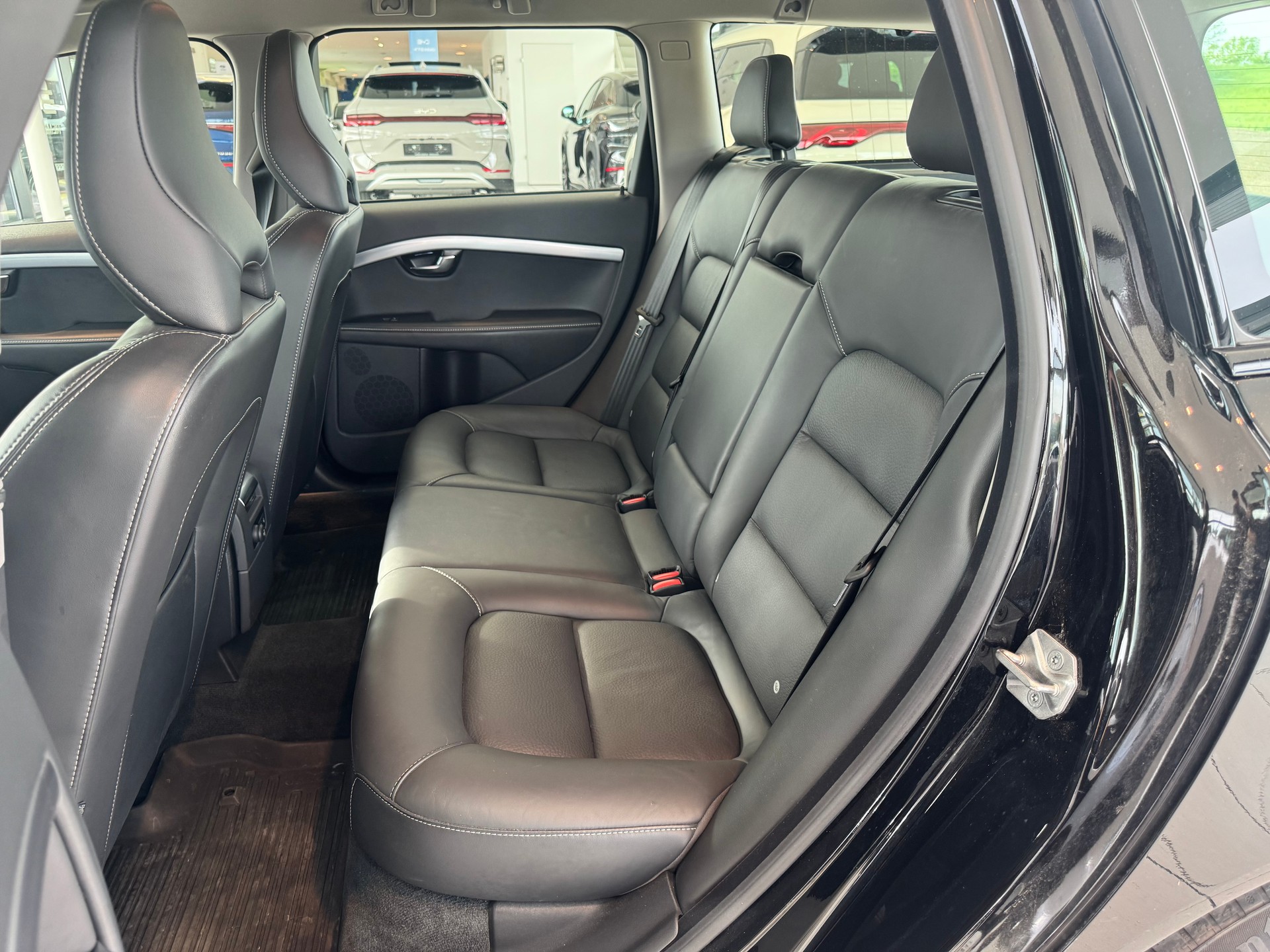 VOLVO V70 D2 Momentum ClassicEd-image-22