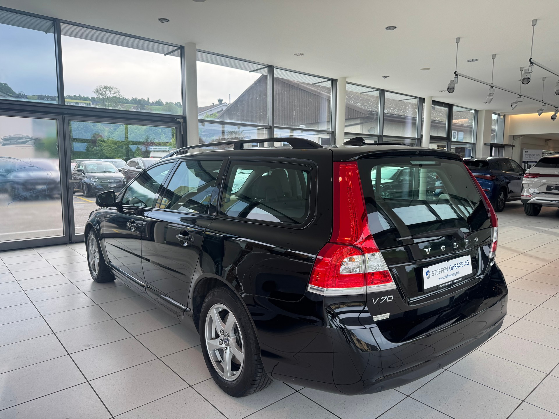 VOLVO V70 D2 Momentum ClassicEd-image-9