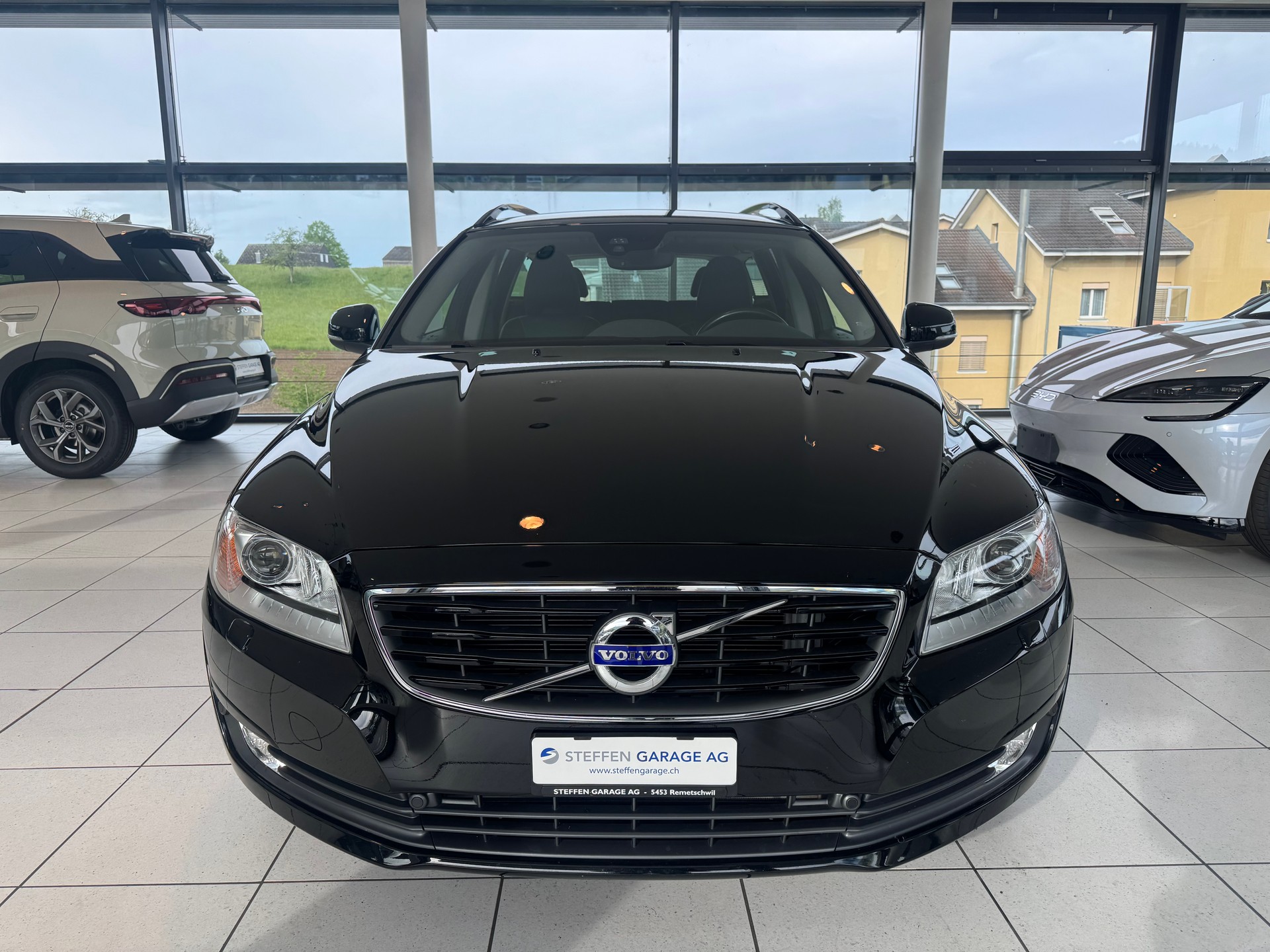 VOLVO V70 D2 Momentum ClassicEd-image-1
