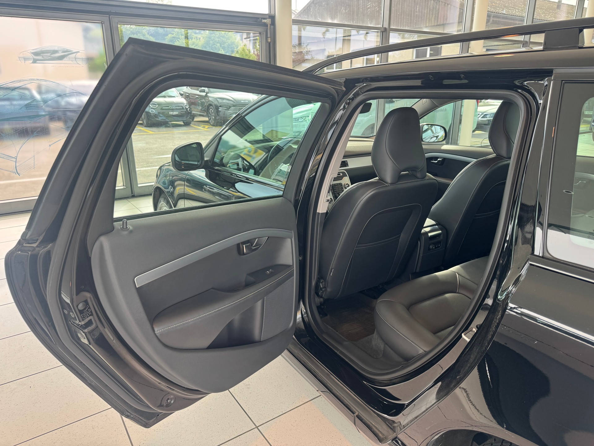VOLVO V70 D2 Momentum ClassicEd-image-21