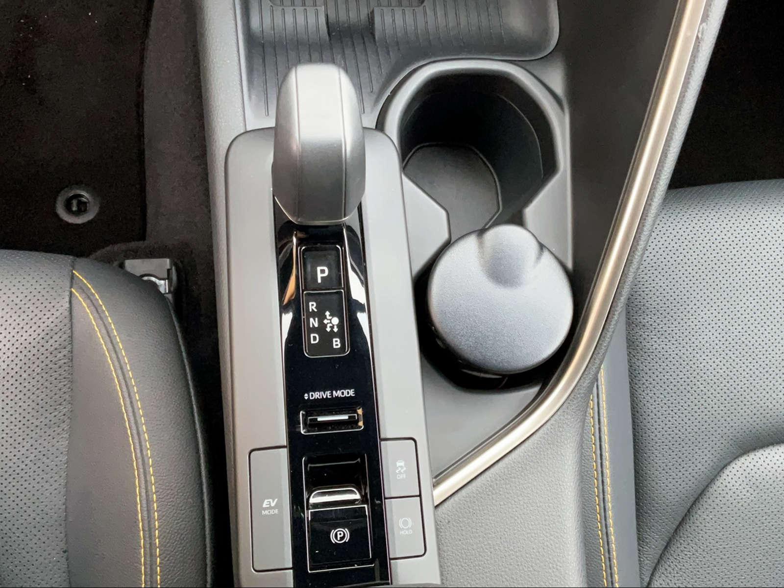 TOYOTA C-HR 2.0 HEV Style Premiere 4x4-image-2