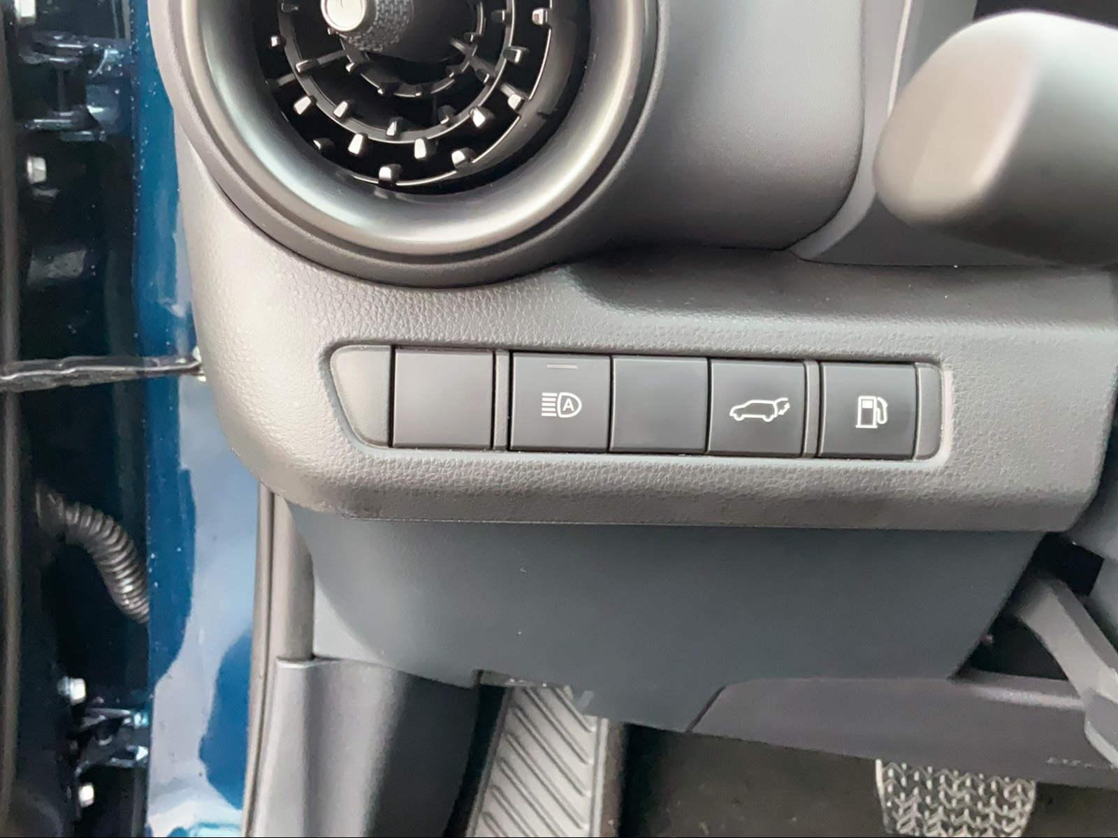 TOYOTA C-HR 2.0 HEV Style Premiere 4x4-image-13