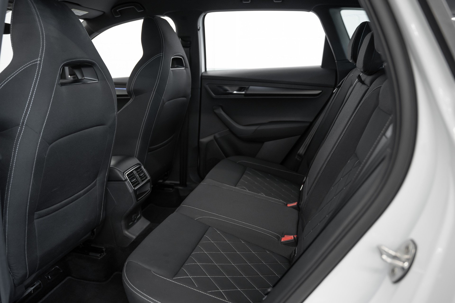 SKODA Karoq 2.0 TDI SCR SportLine 4x4 DSG-image-11