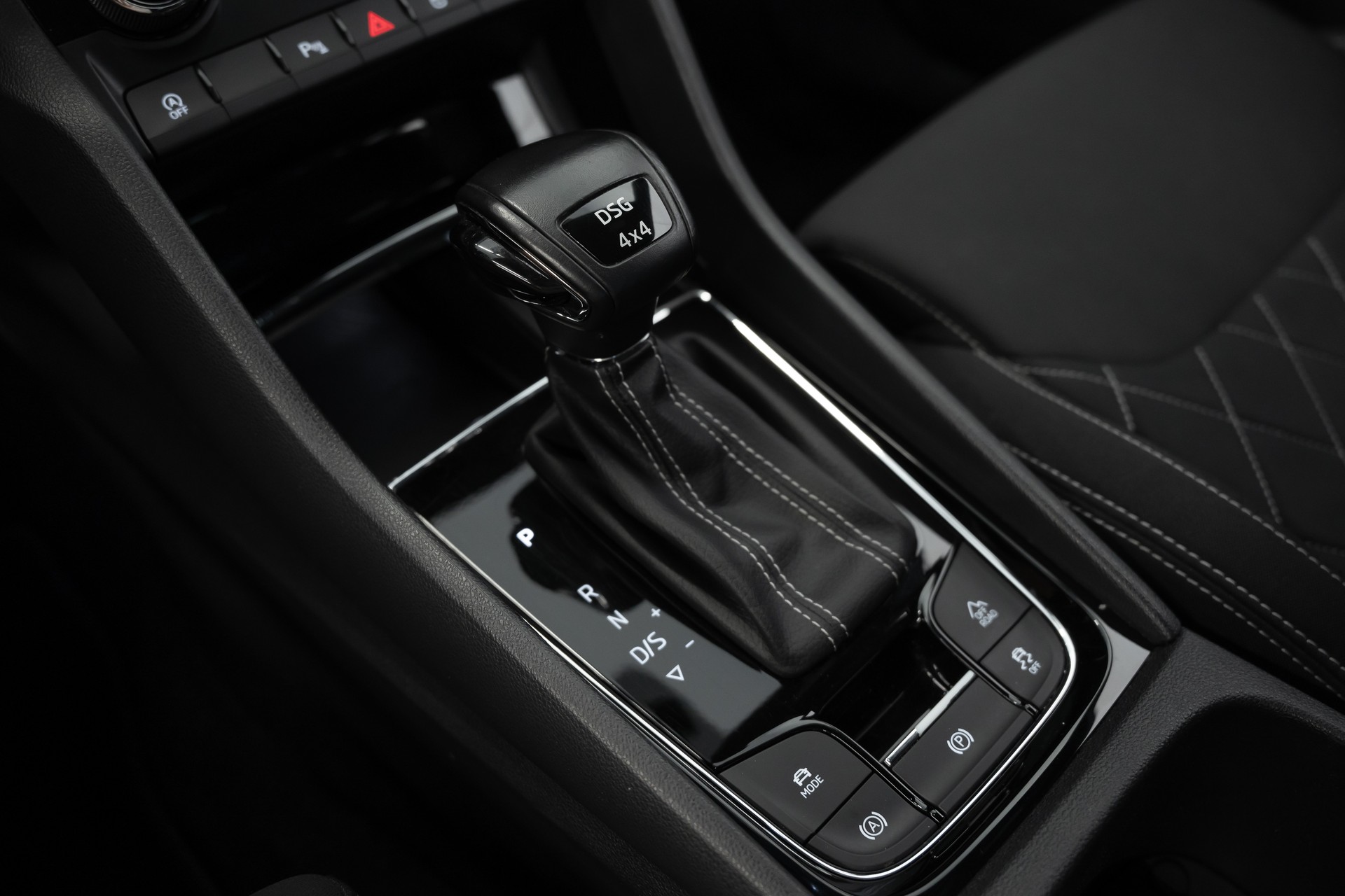 SKODA Karoq 2.0 TDI SCR SportLine 4x4 DSG-image-23