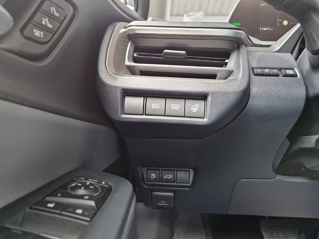 TOYOTA Prius 2.0 Plug-In-Hybrid Premi 47329/000-image-14