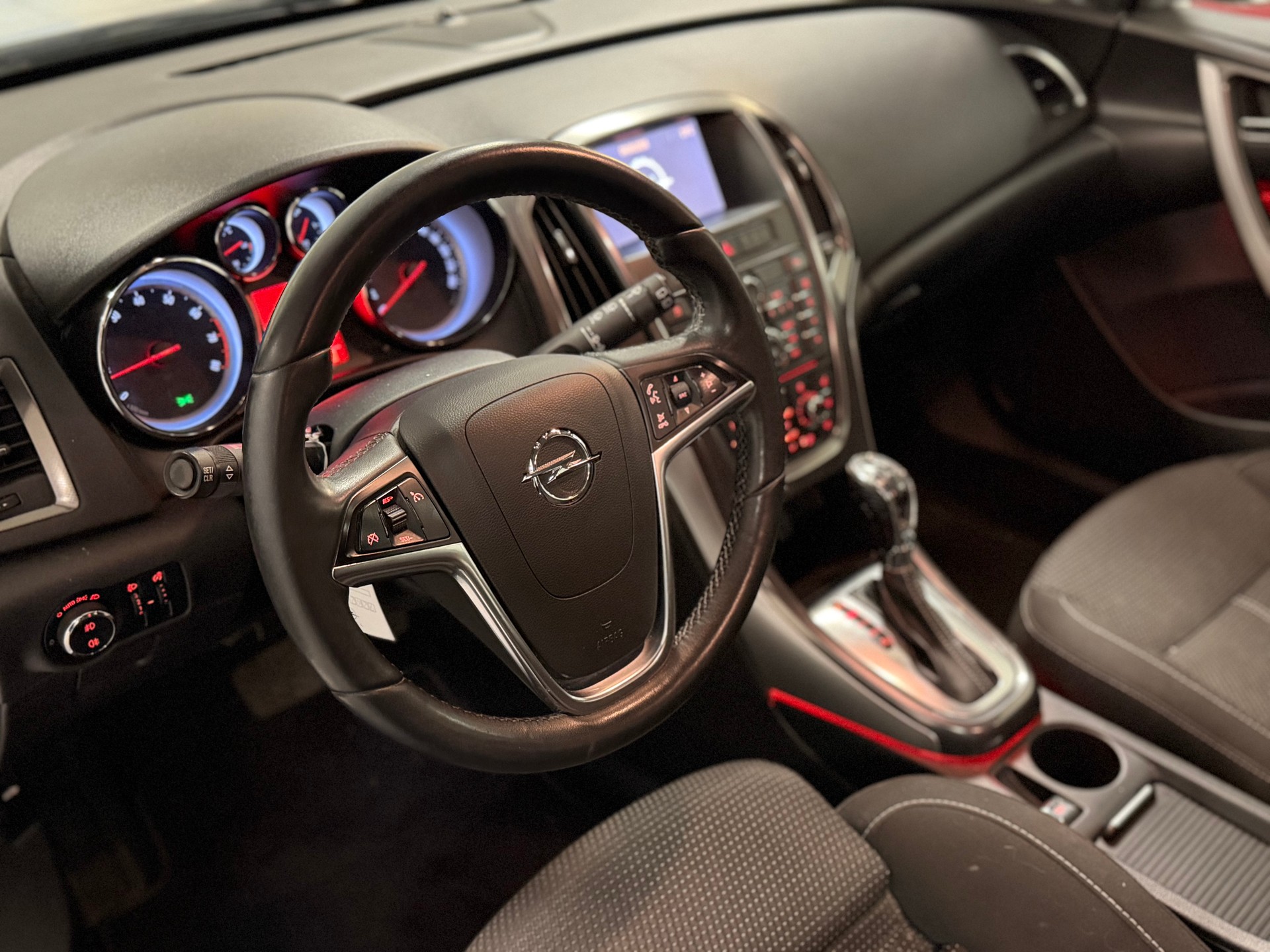 OPEL Astra 1.4i 16V Turbo Anniversary Edition Automatic-image-12