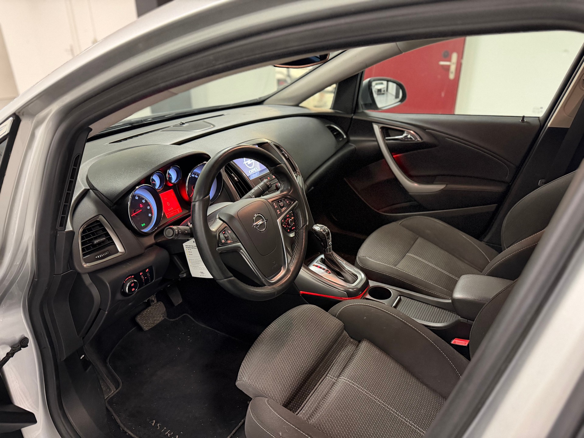 OPEL Astra 1.4i 16V Turbo Anniversary Edition Automatic-image-13