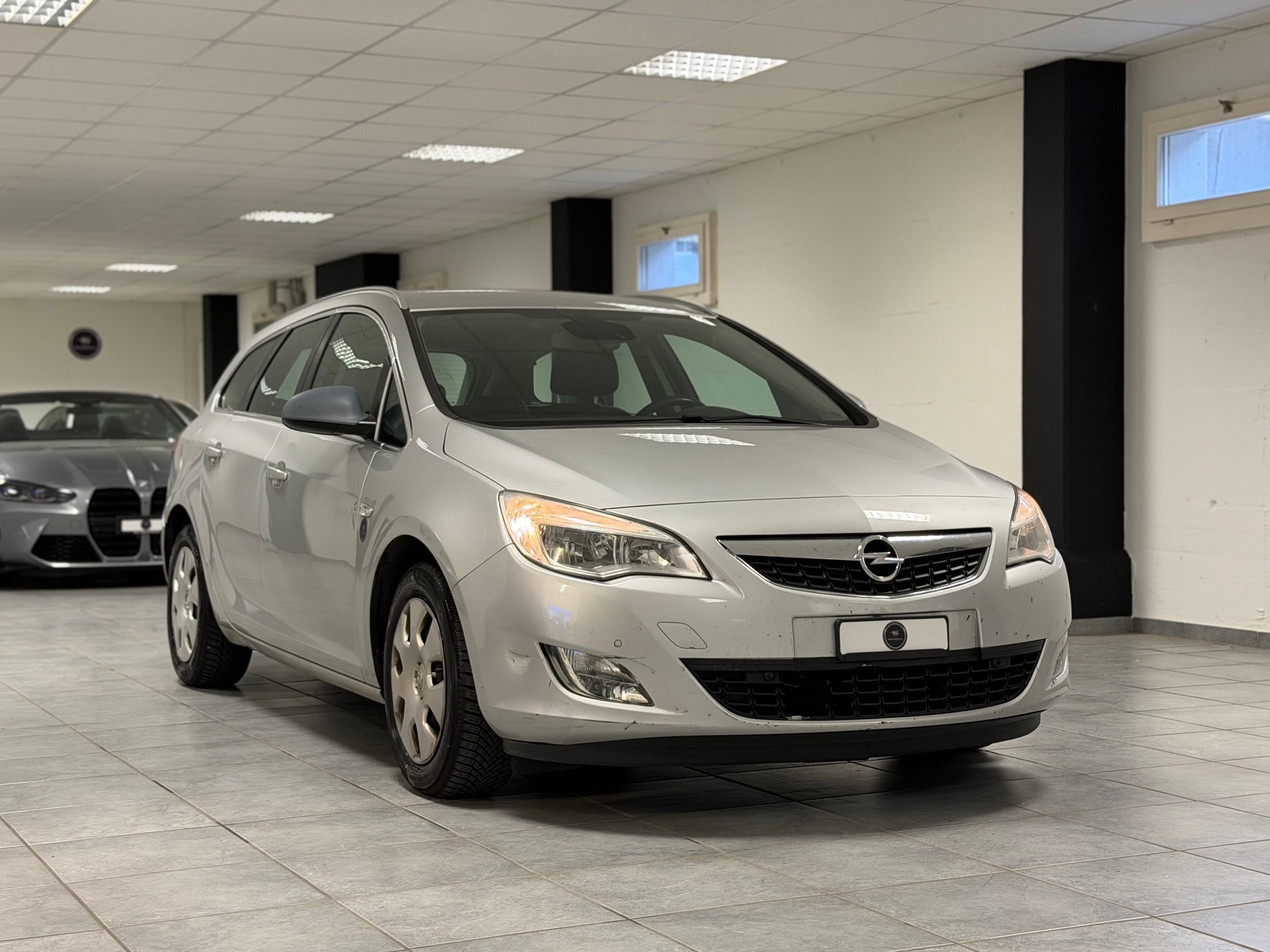 OPEL Astra 1.4i 16V Turbo Anniversary Edition Automatic-image-4